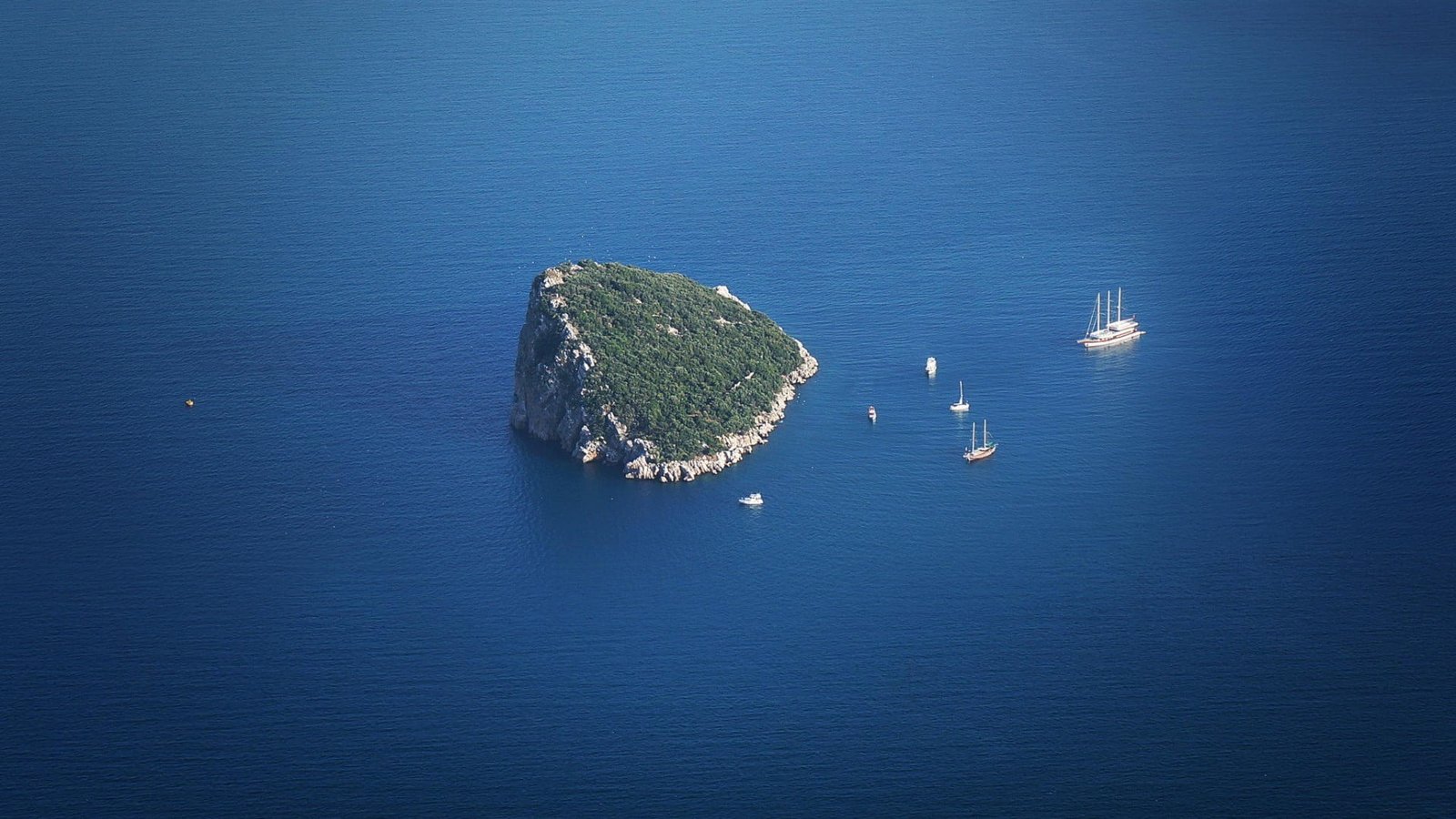 white boats nature landscape minimalism water sea island 2k