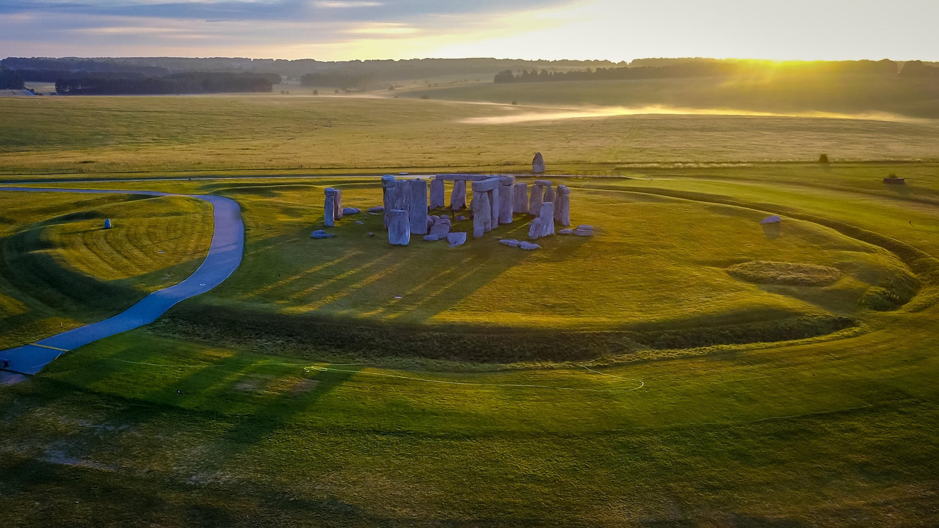 landscape nature UK Stonehenge road shadow morning sunrise 2k