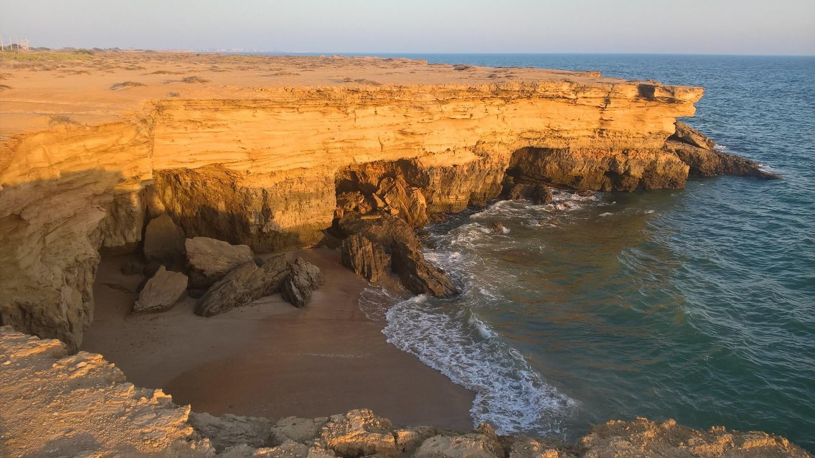 rocky beach iran konarak chahbahar makran makoran persian gulf 2k