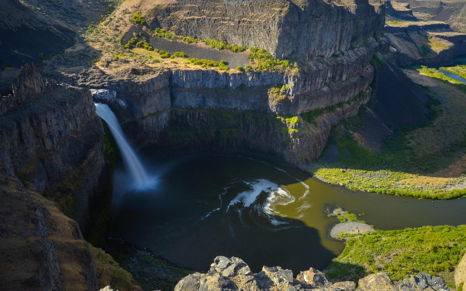 Windows 10 scenery theme desktop wallpaper 11 water rock 2k