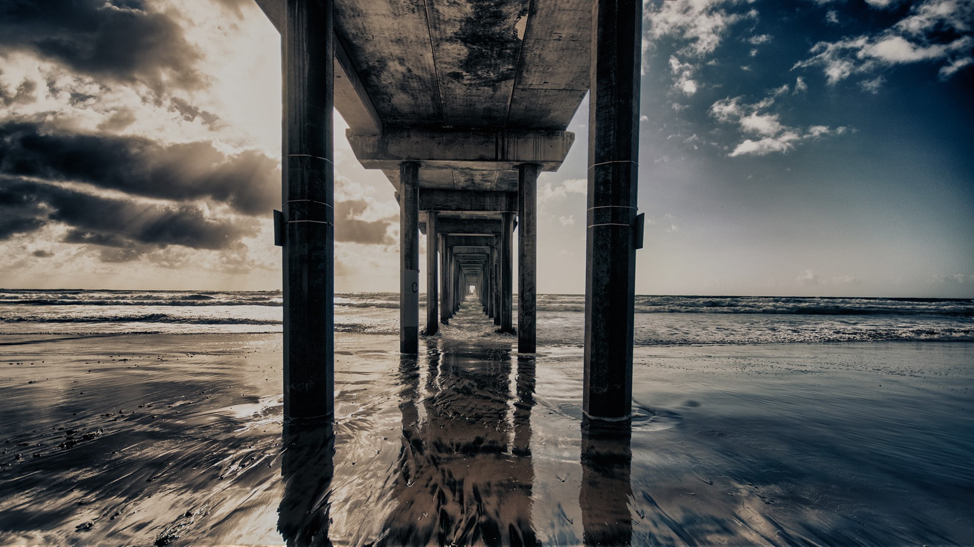 beach bridge reflection perspective horizon water sky 2k