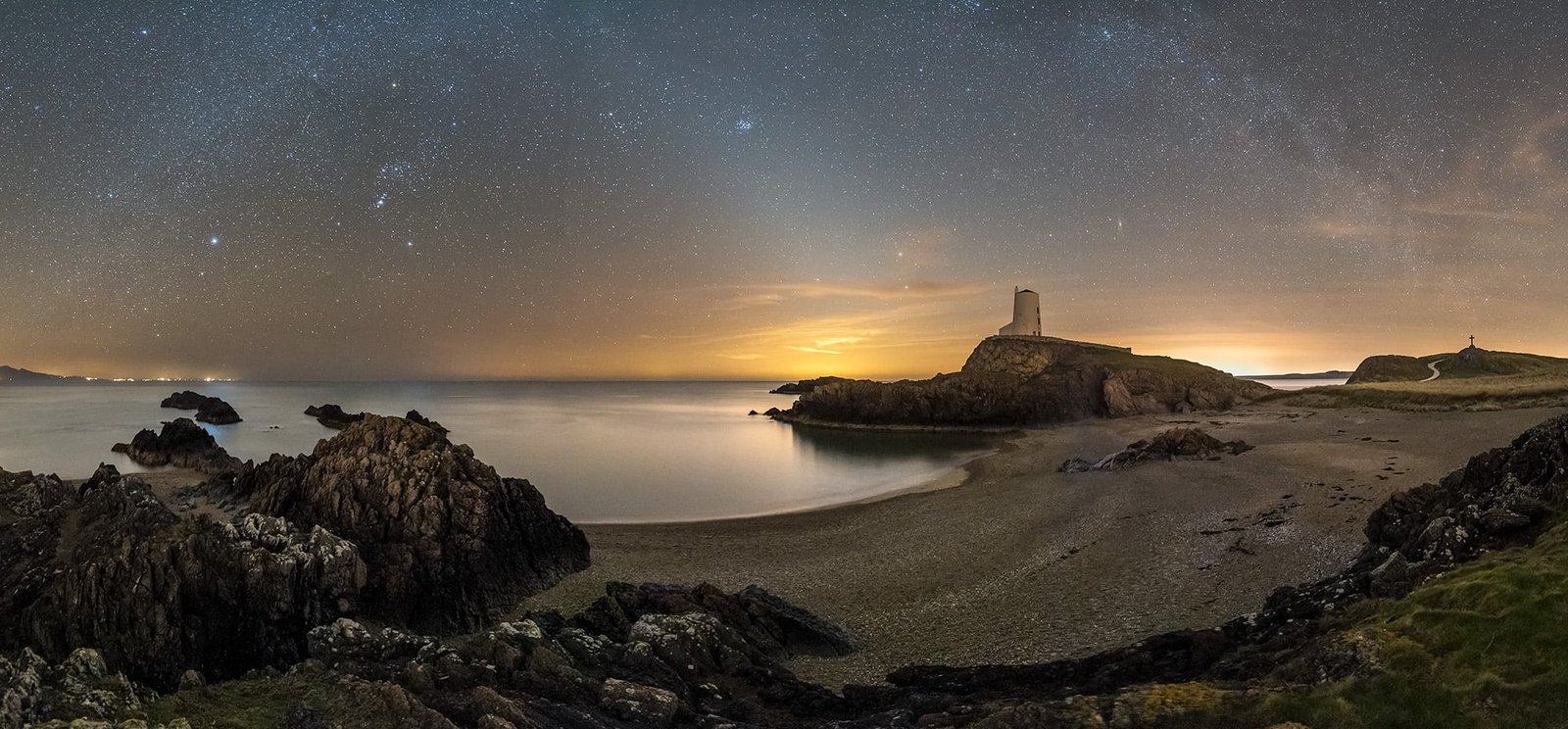 shore with starry sky background illustration porth Twr 2k