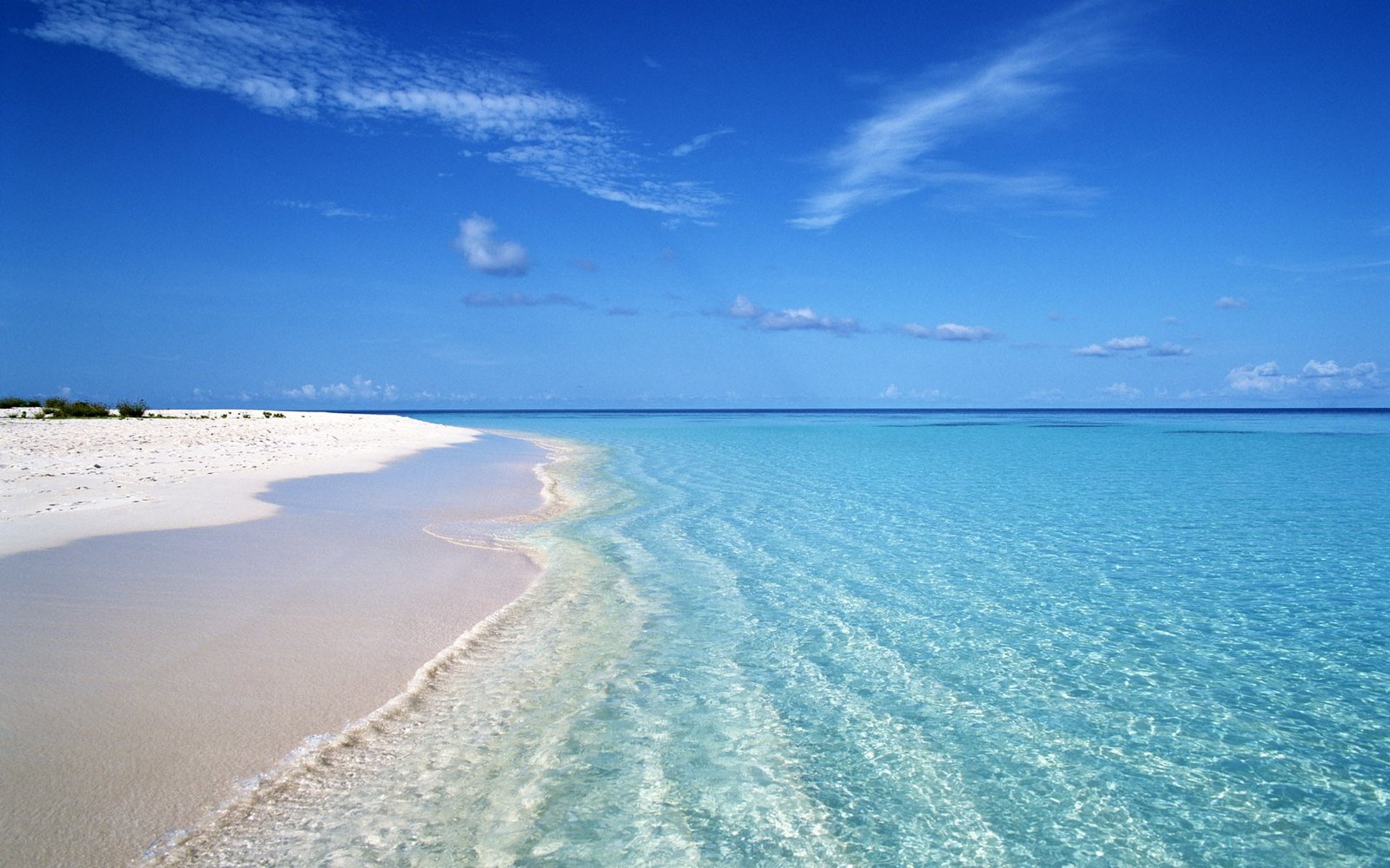 Summer blue beach wave 2k