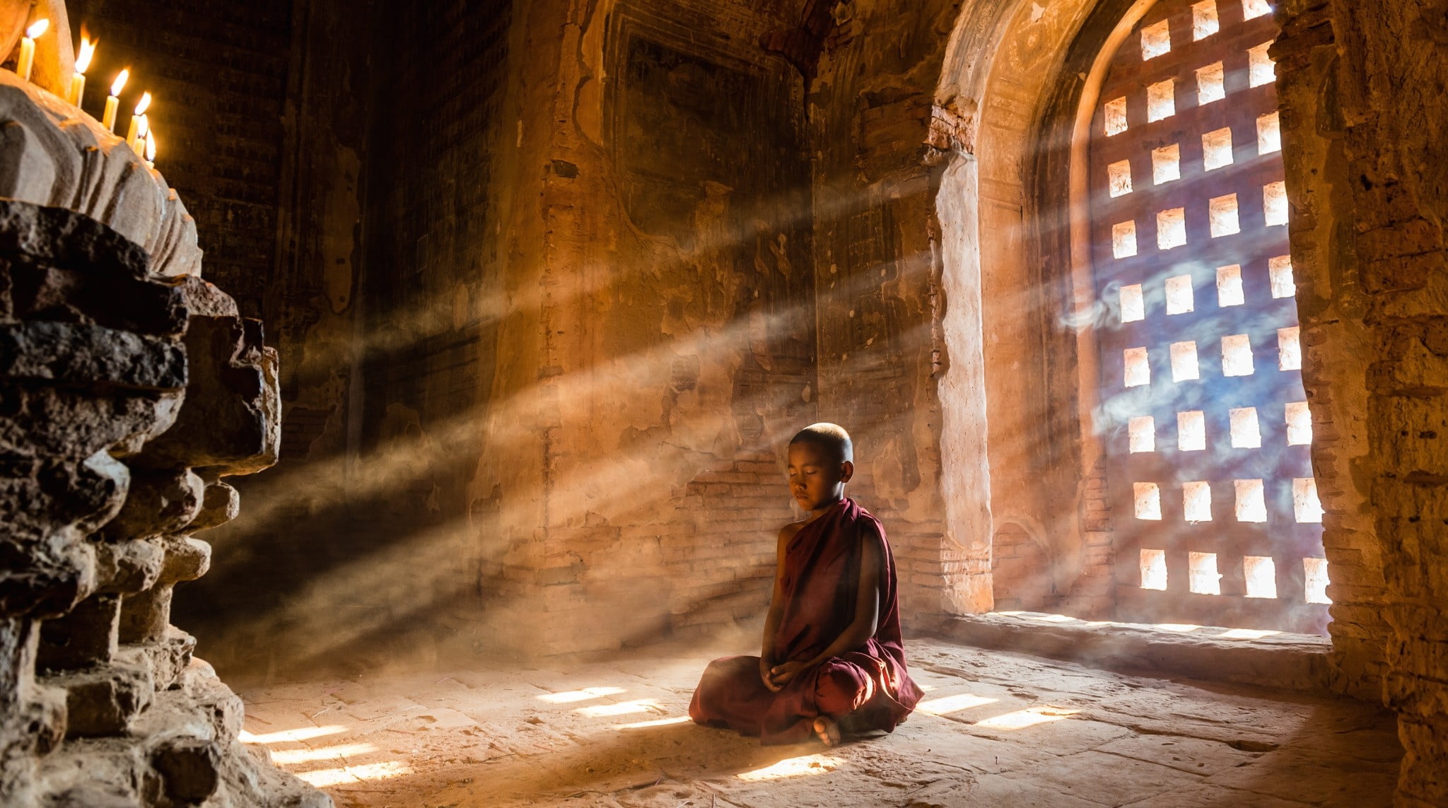 boy's red robe photography nature monks meditation sun rays 2k