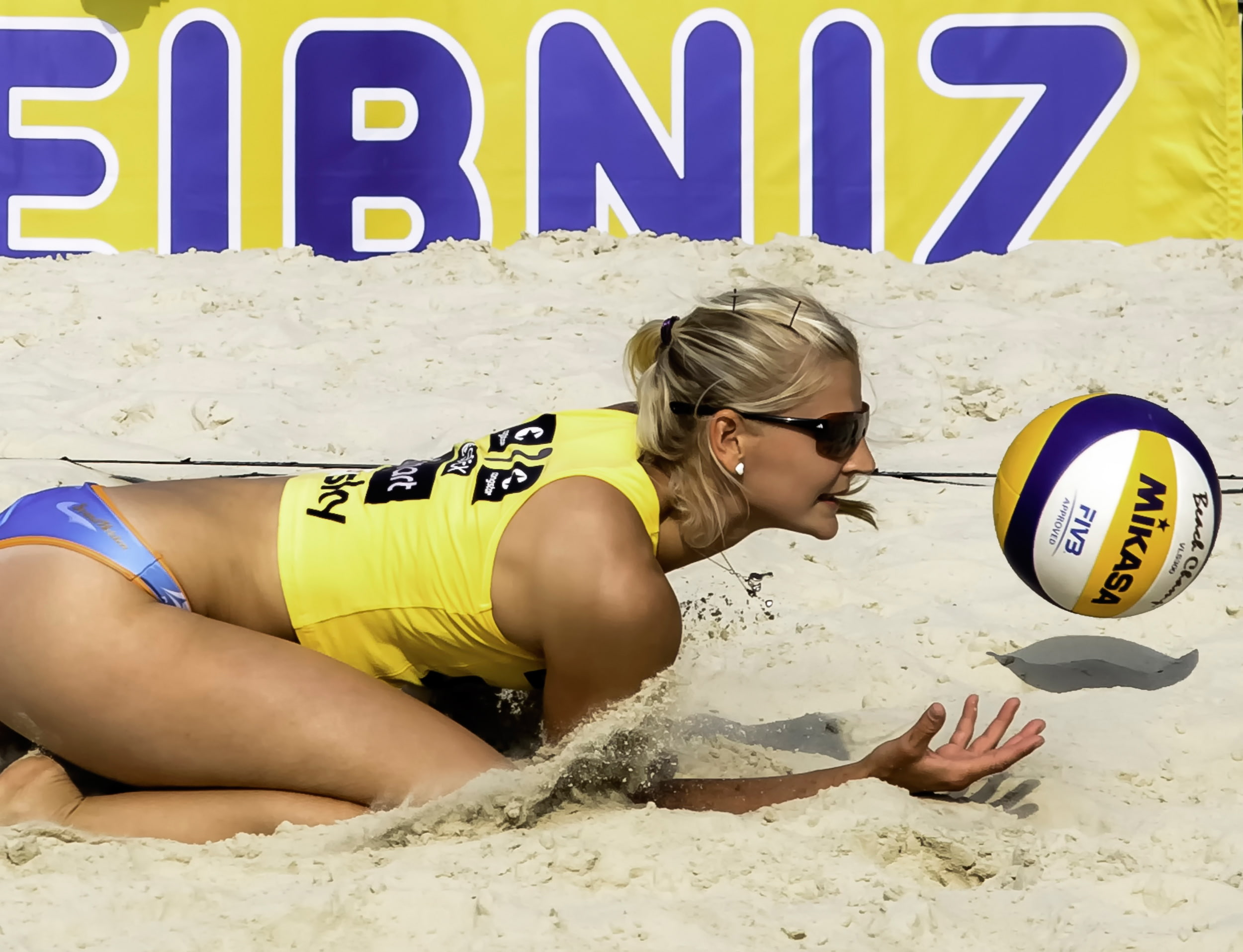 the ball athlete Beach volleyball beach voley 2k