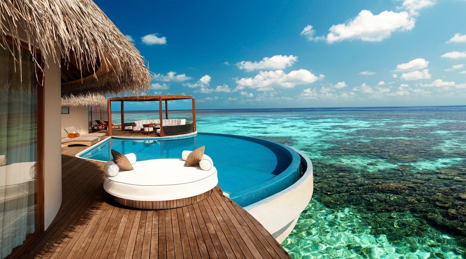 white cuddle chair Pacific Ocean hotel sea coast swimming pool 2k