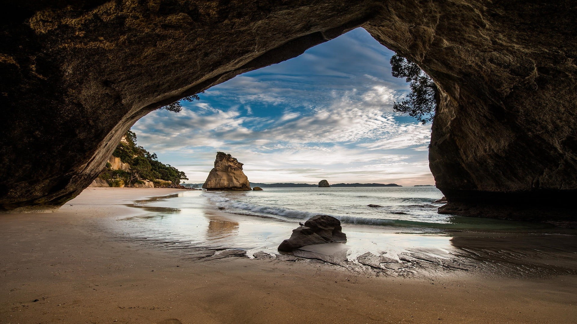 brown cave cathedral cove New Zealand water rock object 2k