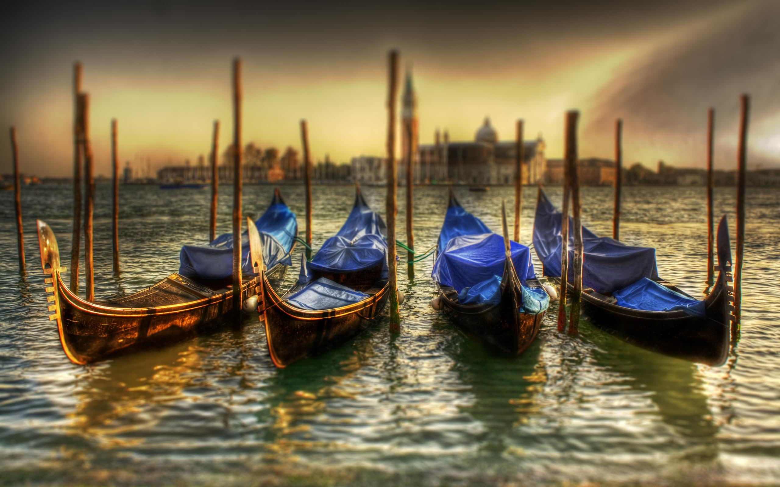 Venetian Scenery scenary city canoe venicie sunset and abstract 2k