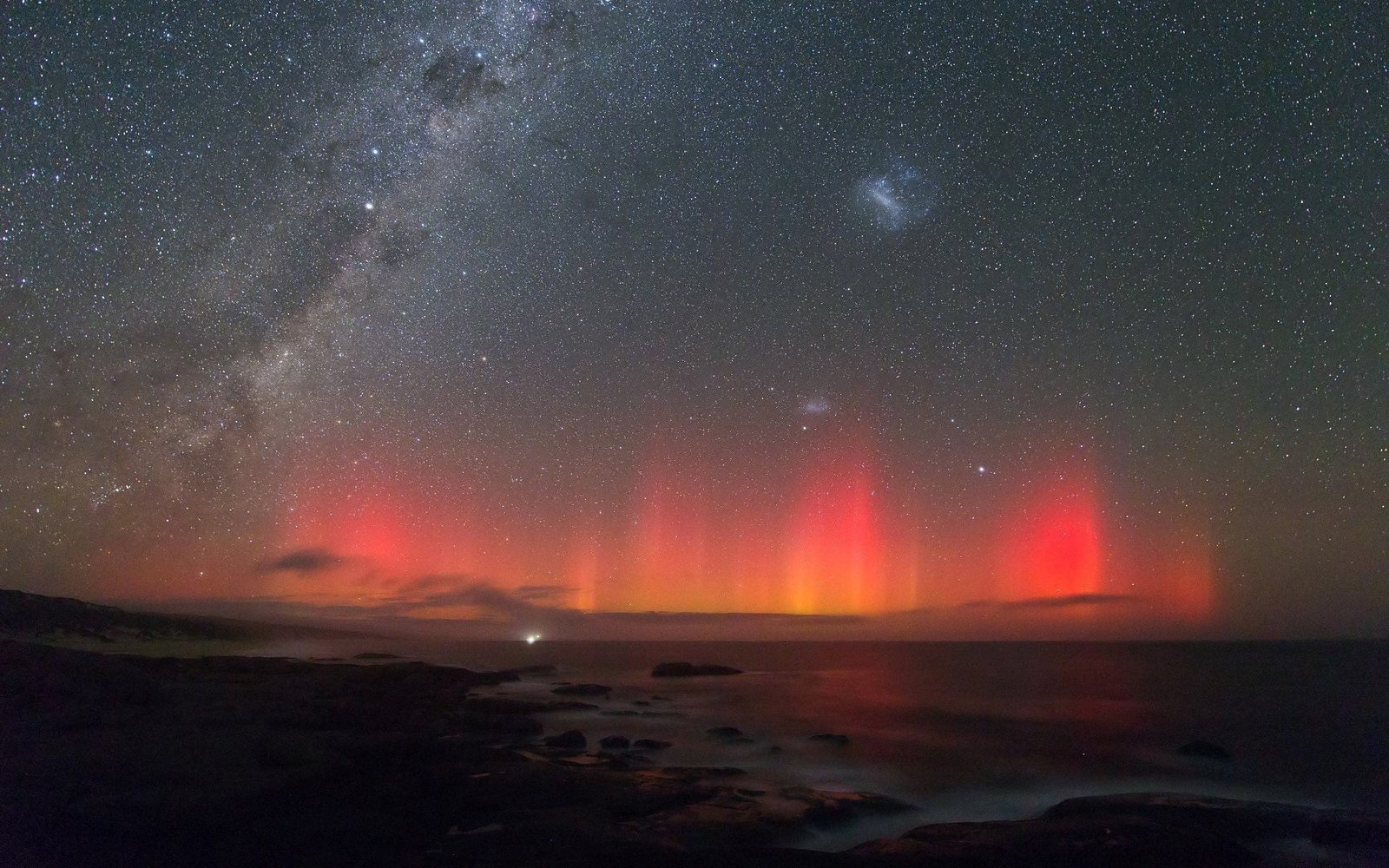 northern lights Milky Way space aurora borealis beach sky 2k