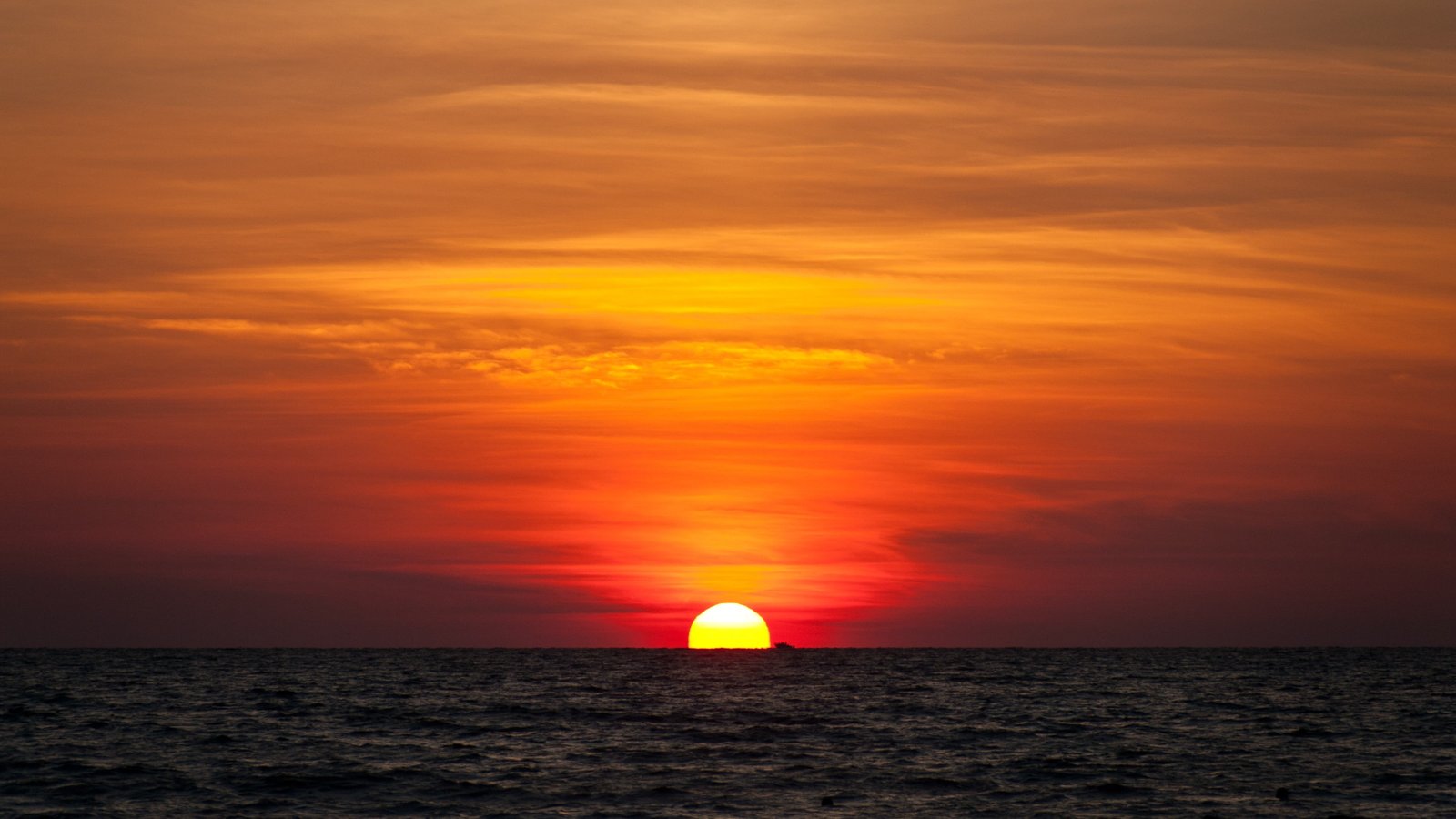 beach sunset horizon sea boat water sky over 2k