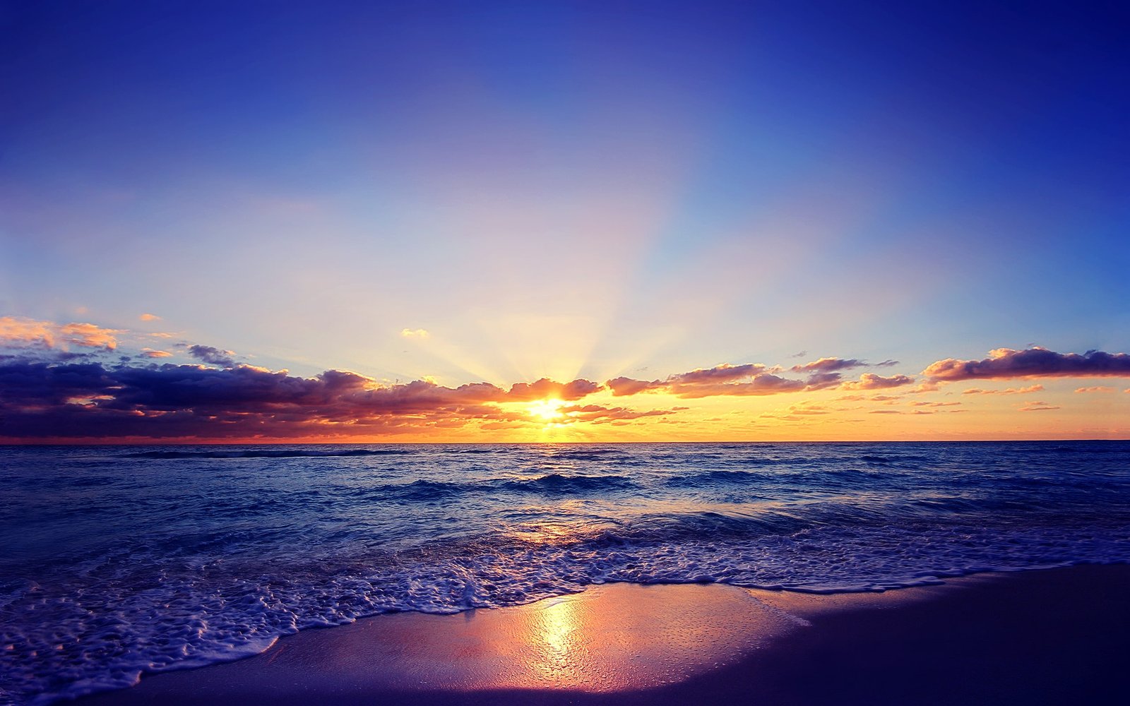 Beautiful sunset sun sea waves beach clouds sunrise at the 2k