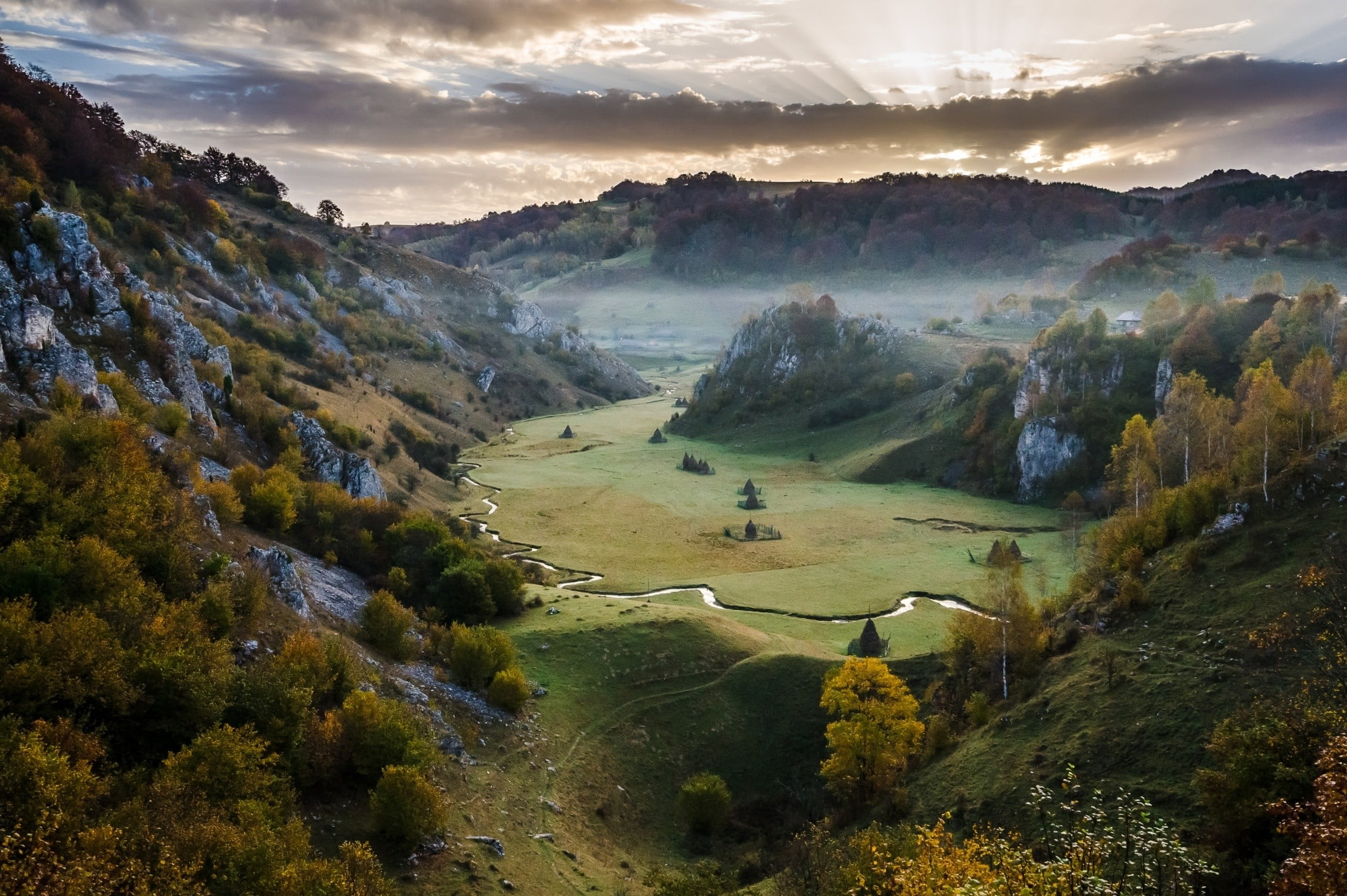 green leafed trees and mountain ranges mountains fall 2k