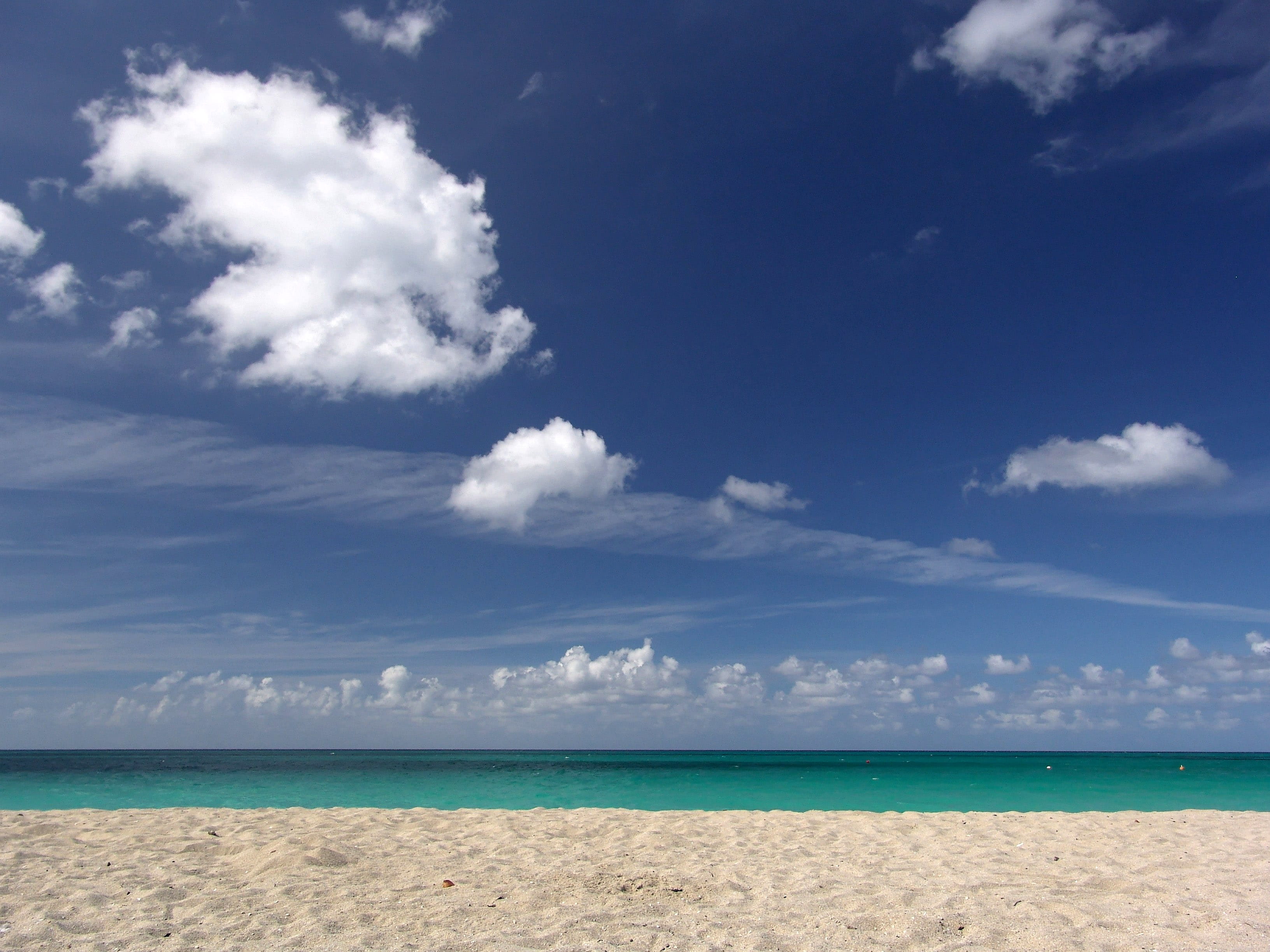 Sky beach and ocean horizon in Jamaica clouds photos landscape 2k