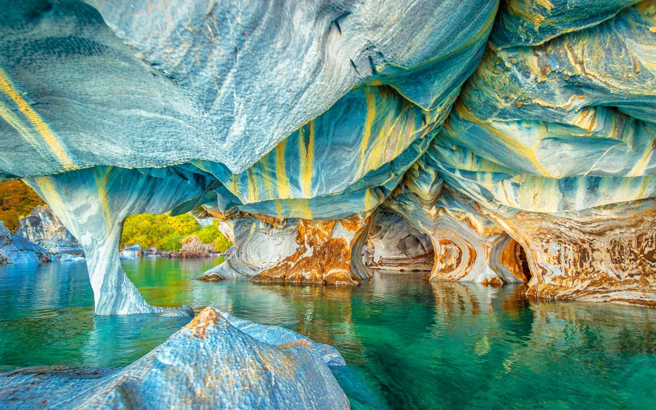 body of water nature landscape lake cave Chile colorful 2k
