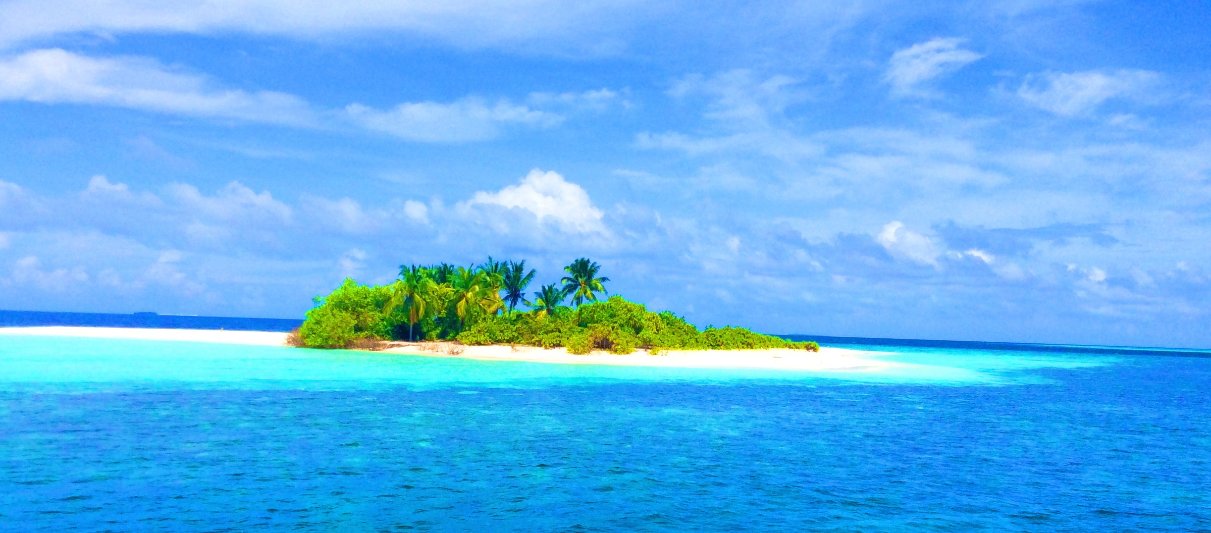 islet between body of water at daytime maldives beach island 2k