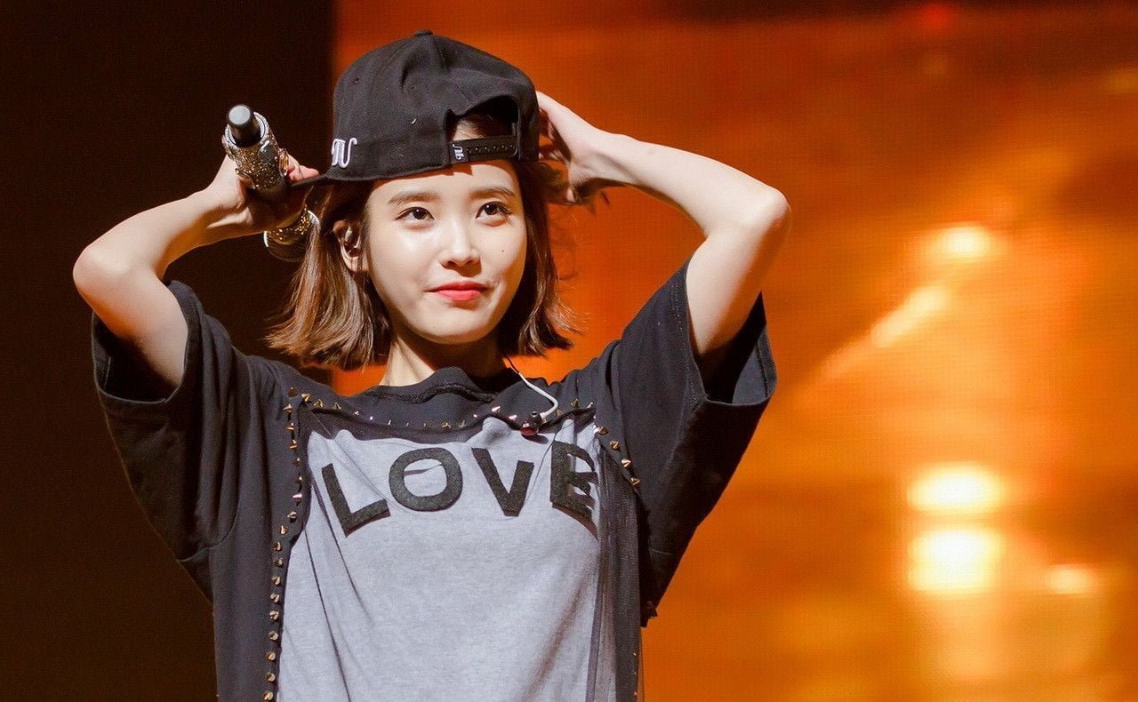 Asian IU celebrity Korean owl women one person waist up 60