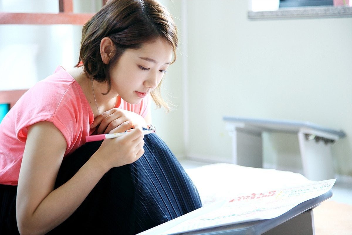 Asian Park Shin hye women Korean one person indoors holding