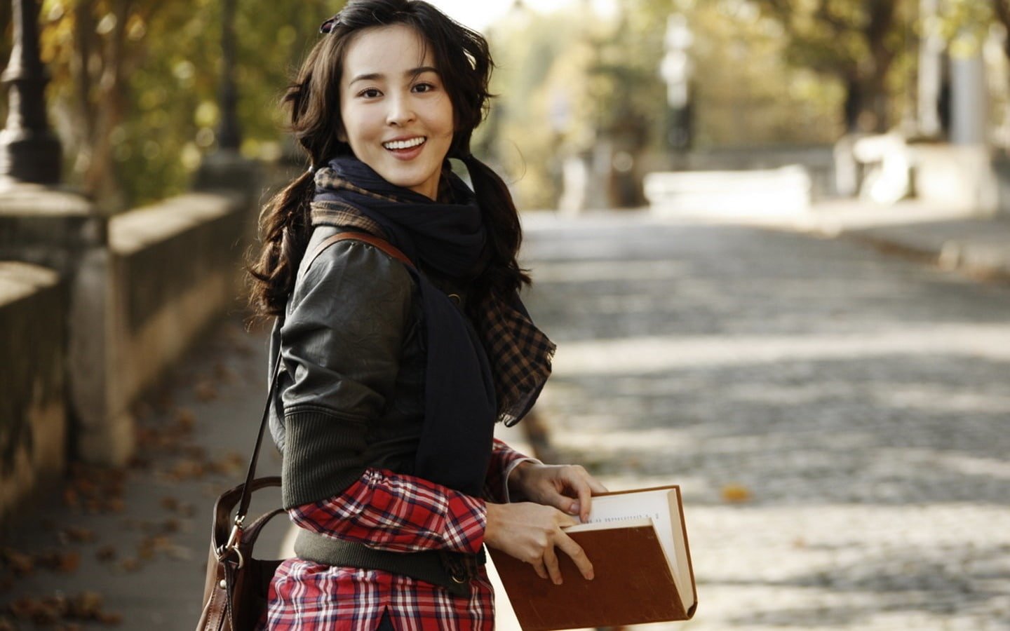 Han Hye Jin Korean beautiful photo wallpaper 10 one person looking at camera