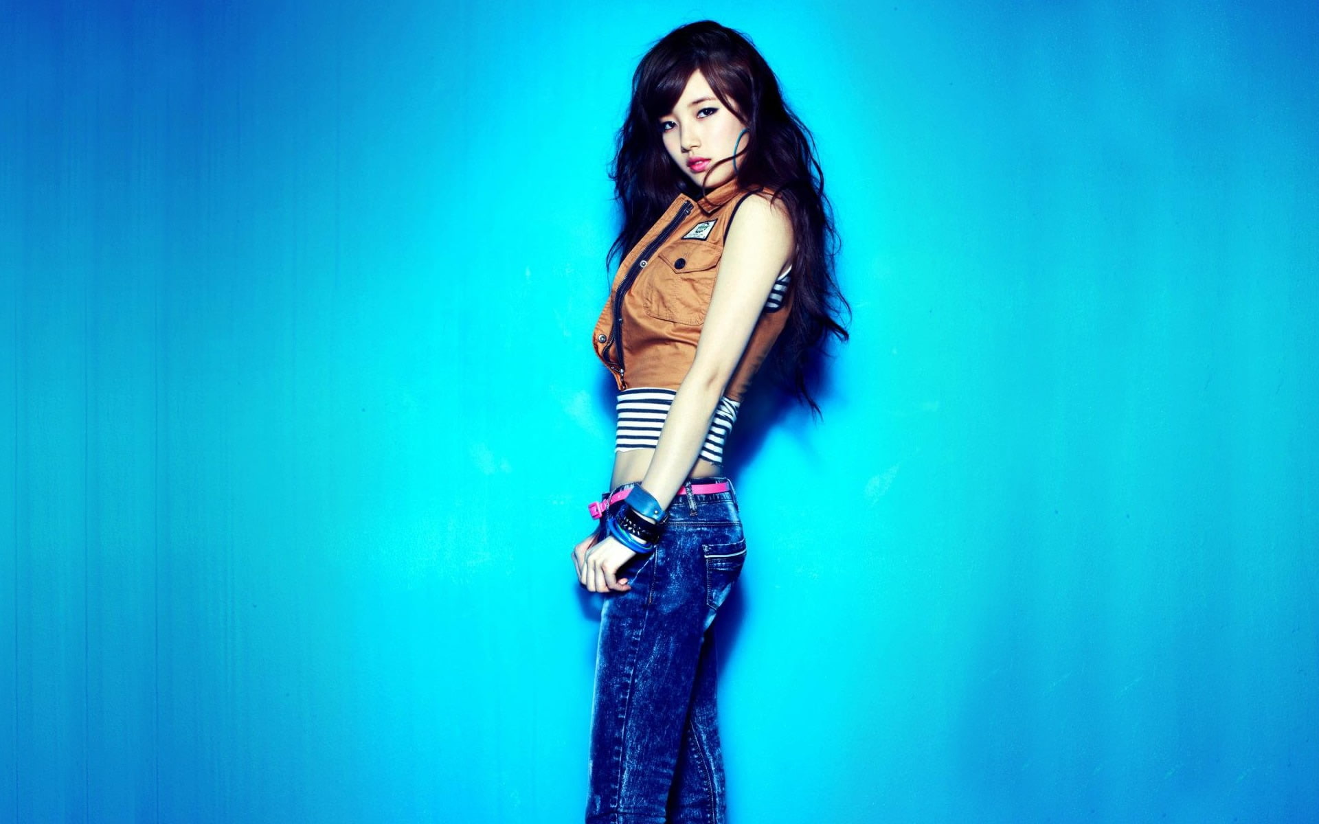 Suzy Korean girls photo HD wallpaper 01 women s brown zip up sweater vest 2k