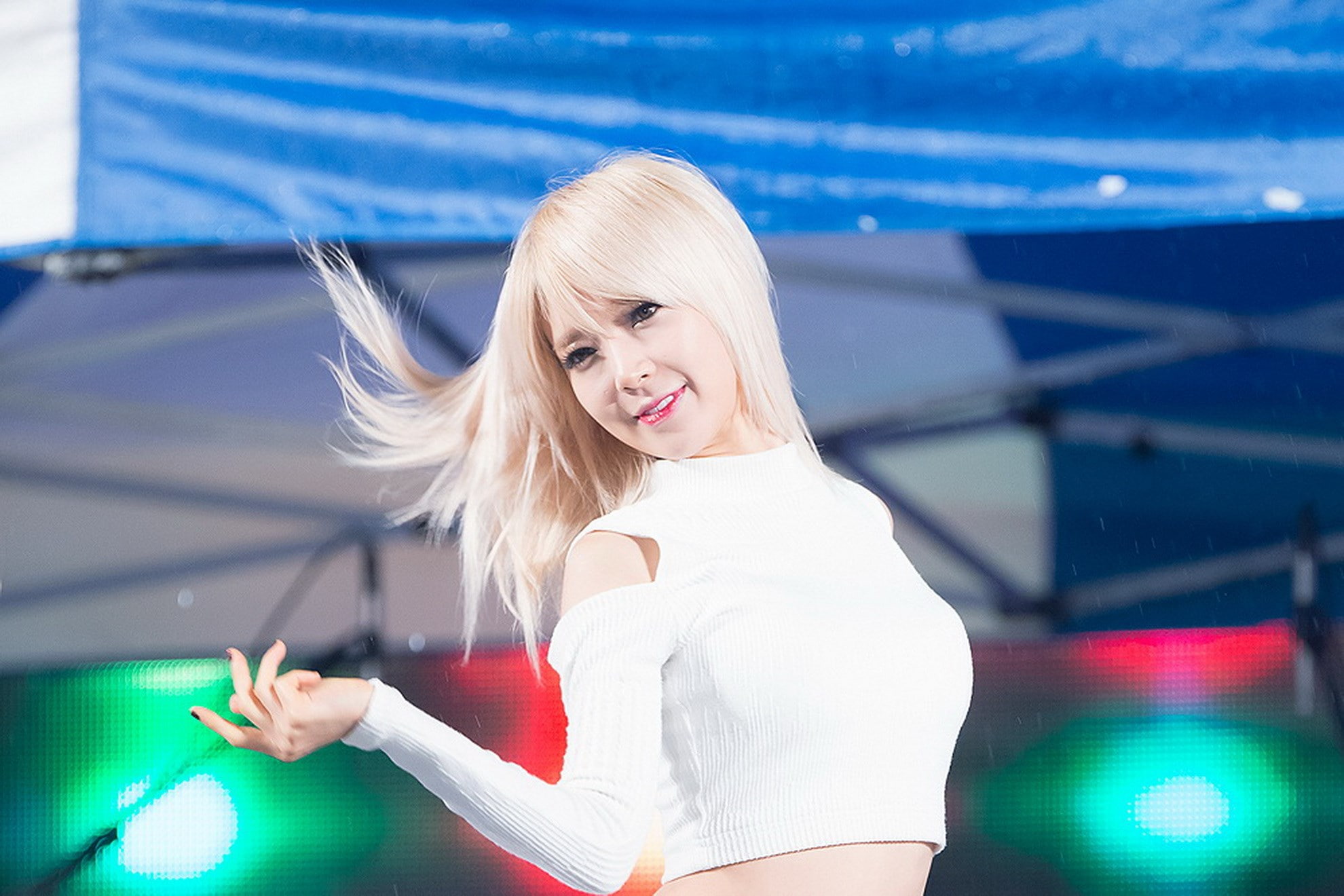 korean girl group blond hair young adult one person women 2k