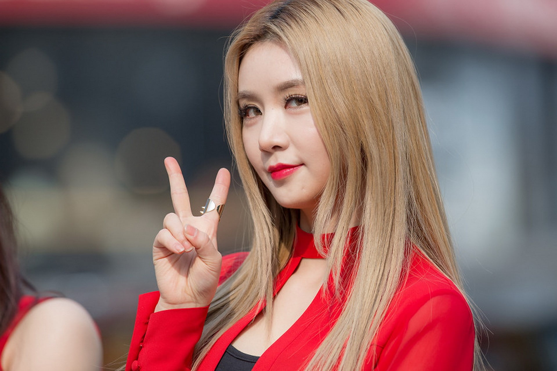 korean girl group long hair young adult portrait beauty 2k