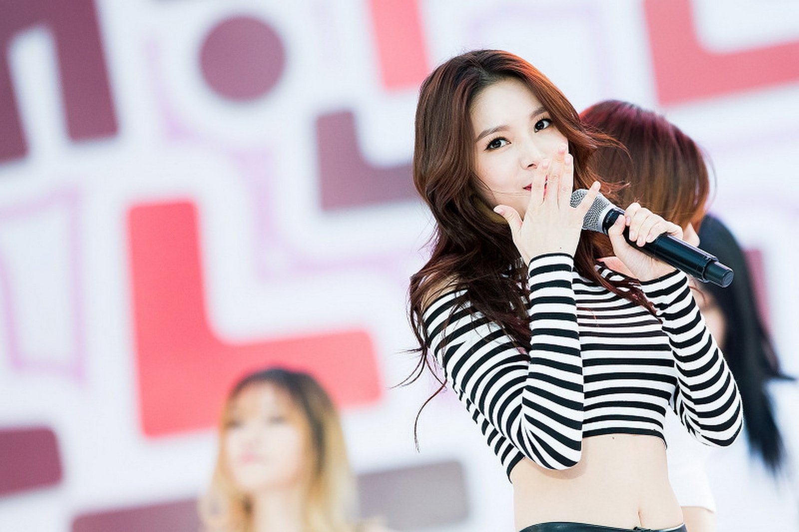 korean girl group women indoors adult people females microphone 2k