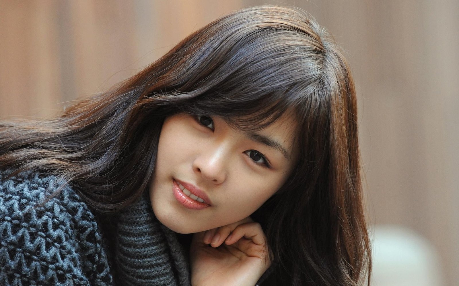 lee yeon hee smiling korean actress open mouth brown hair 2k