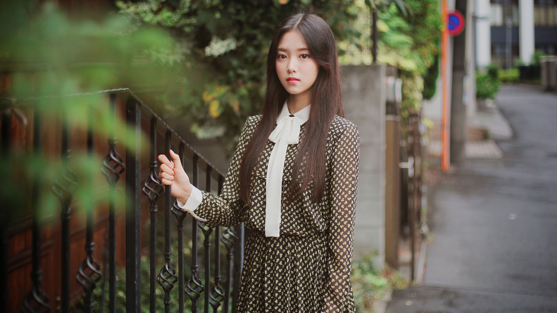 women K pop Asian see through clothing LOONA long hair 2k