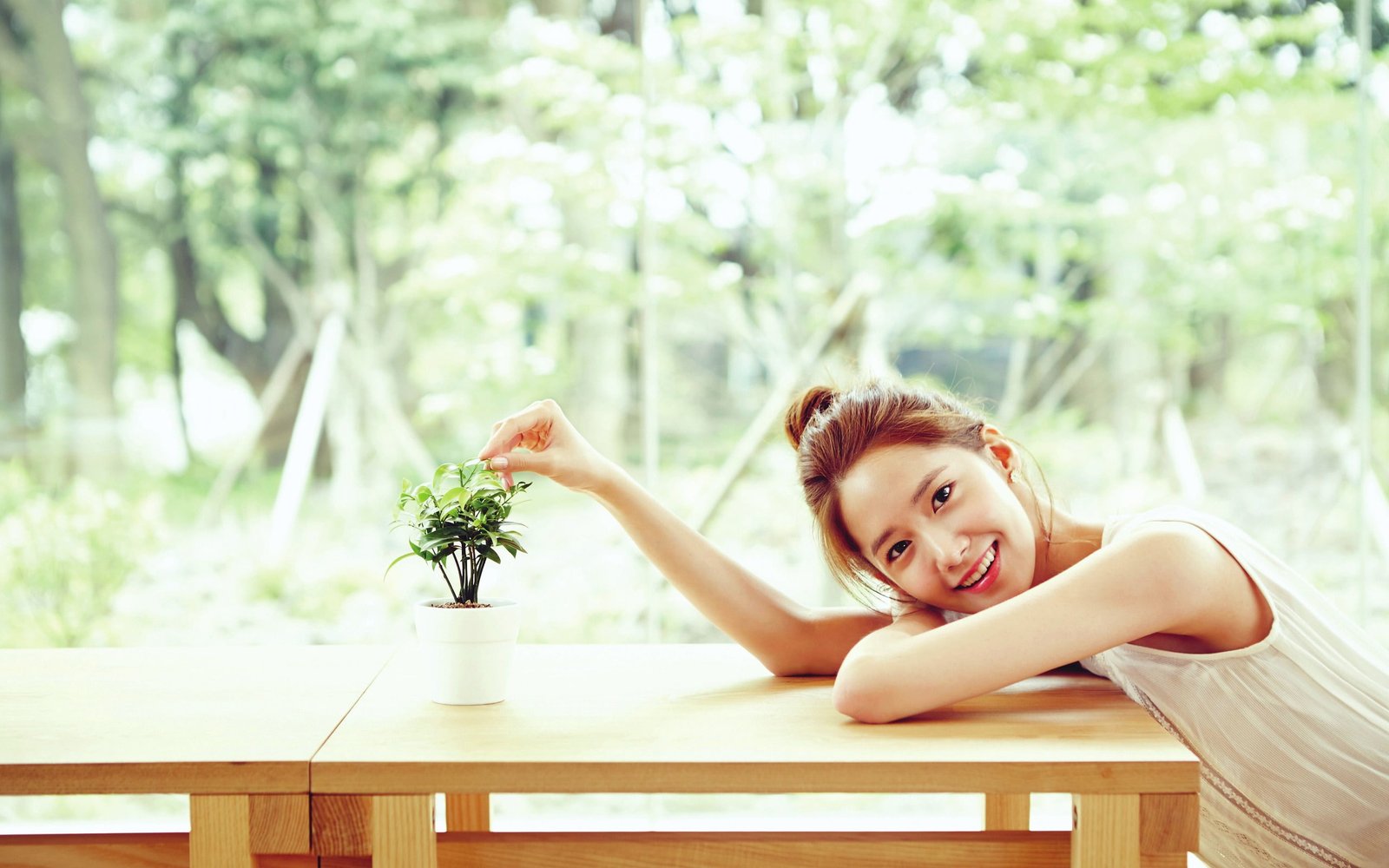 Yoona Korean Girls Generation HD Photo Wallpaper 1 plant looking at camera 2k