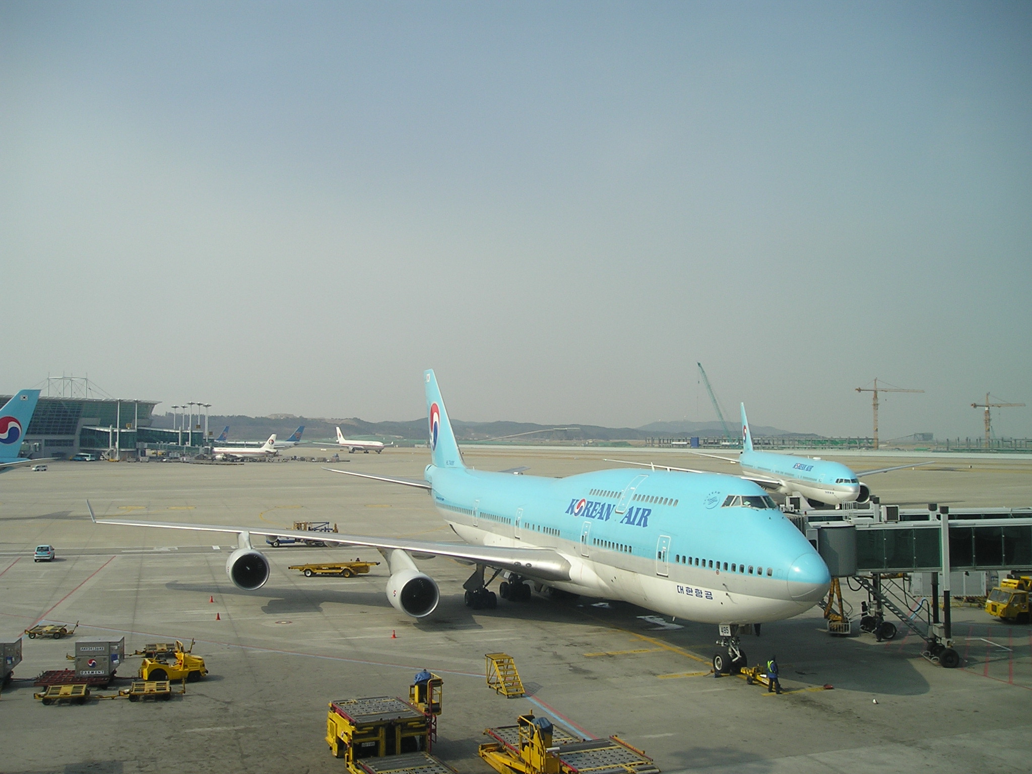 blue and gray commercial plane at daytime aircraft korea boeing 2k