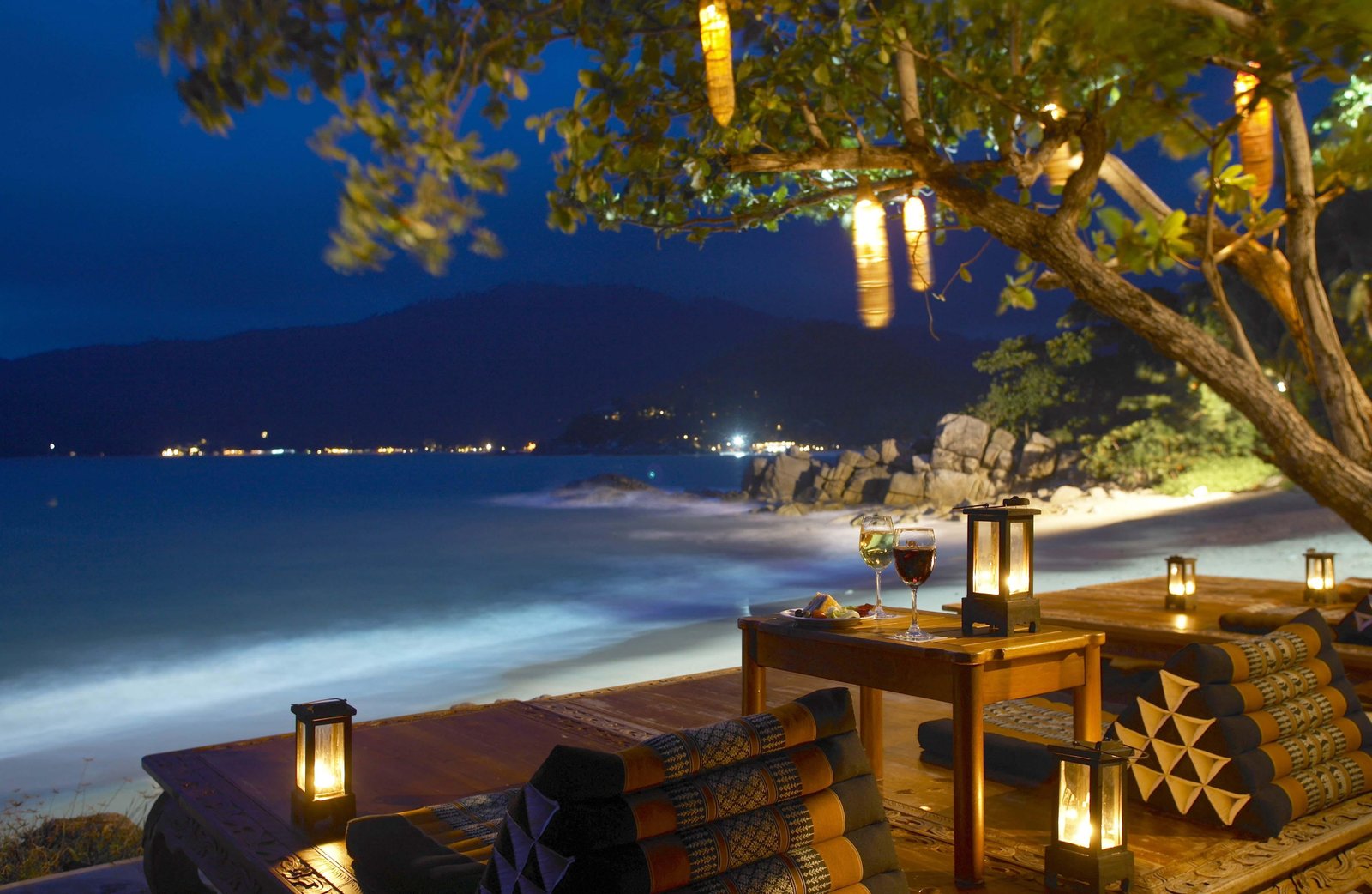Lantern Bar by the sea evening tropical dark beach ocean 2k 4k
