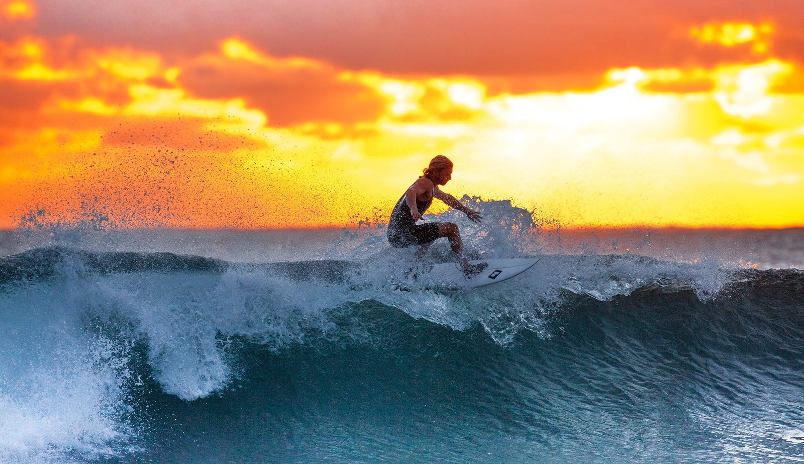 sea dawn sunset man action adventure beach fun leisure 2k