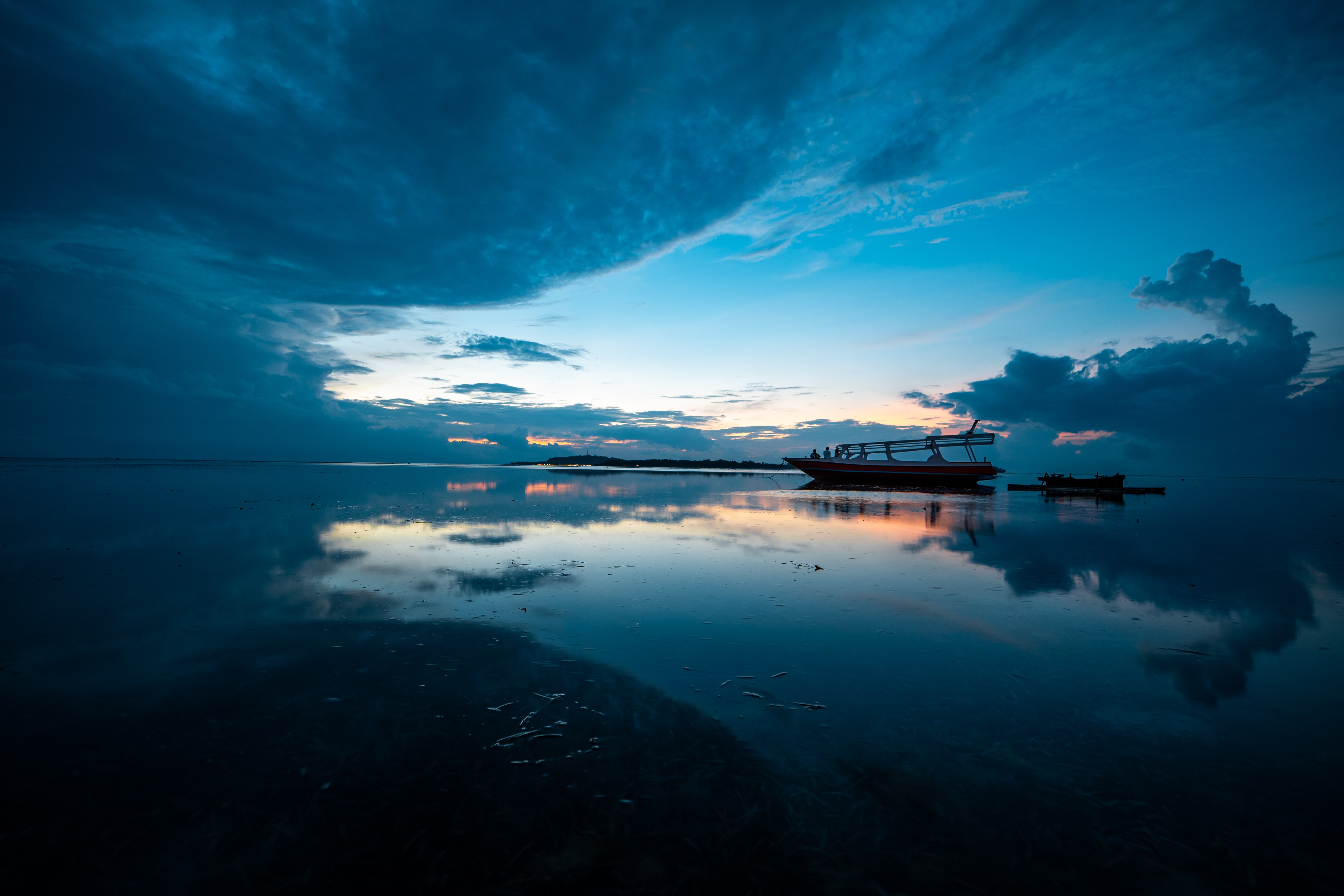Bali blue sea water sky reflection boat beach horizon 2k 4k 5k