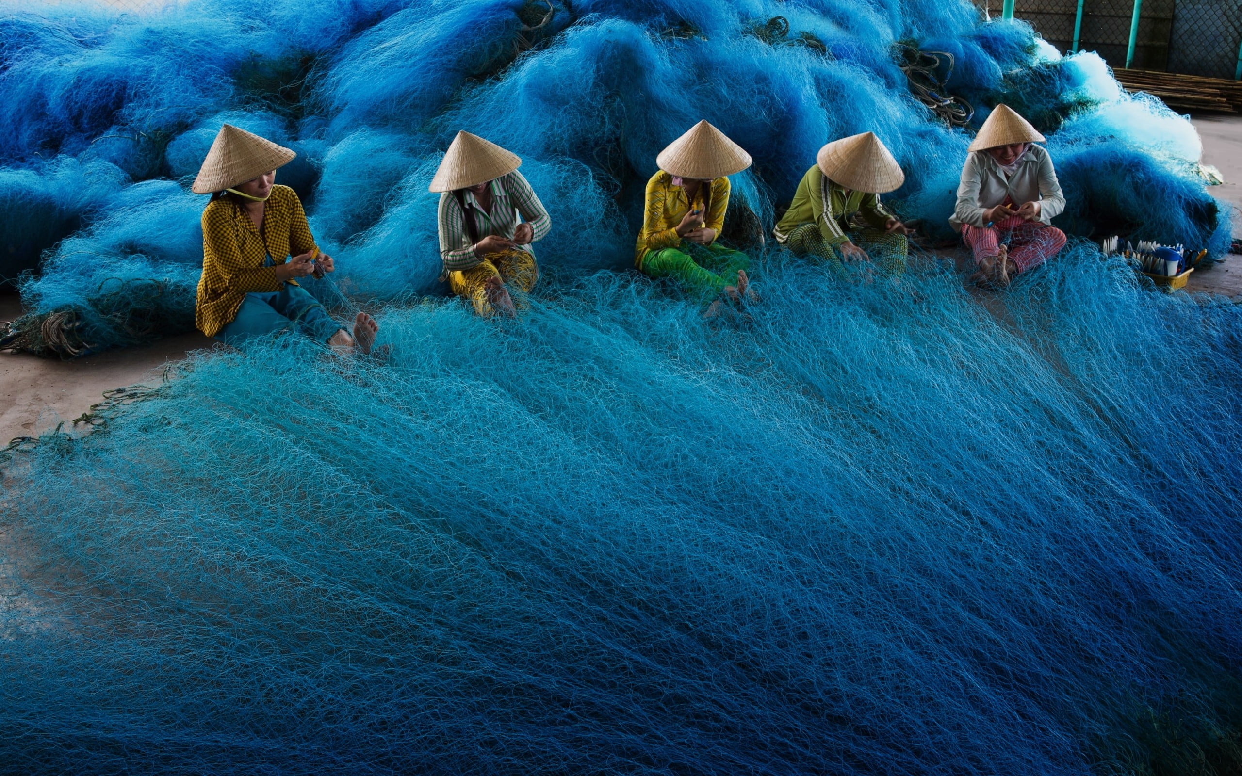 five persons photography women vietnamese fishing nets 2k