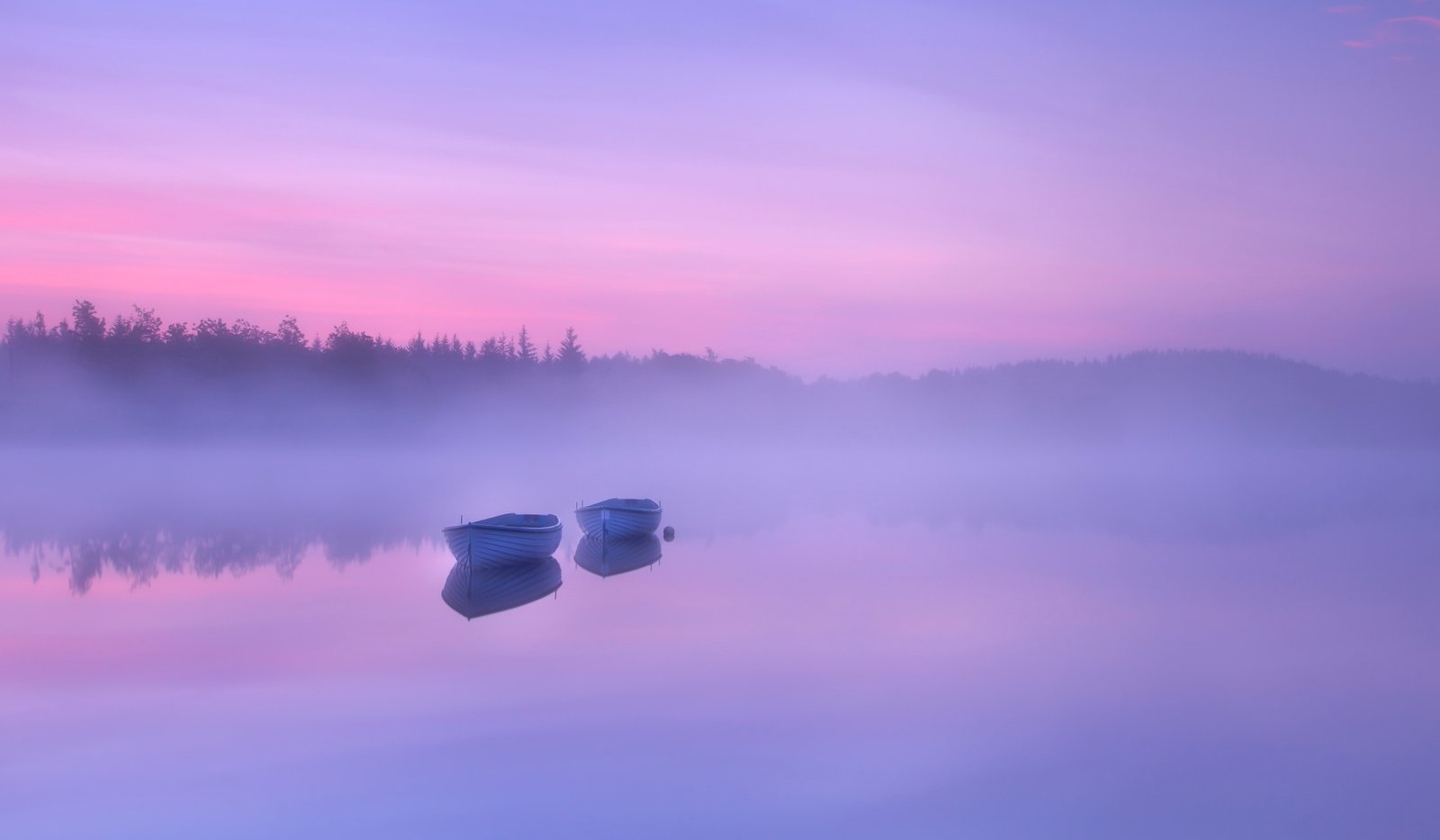 Scotland Loch Rusky Mist Morning Rowing boats Lake 2k 4k 5k