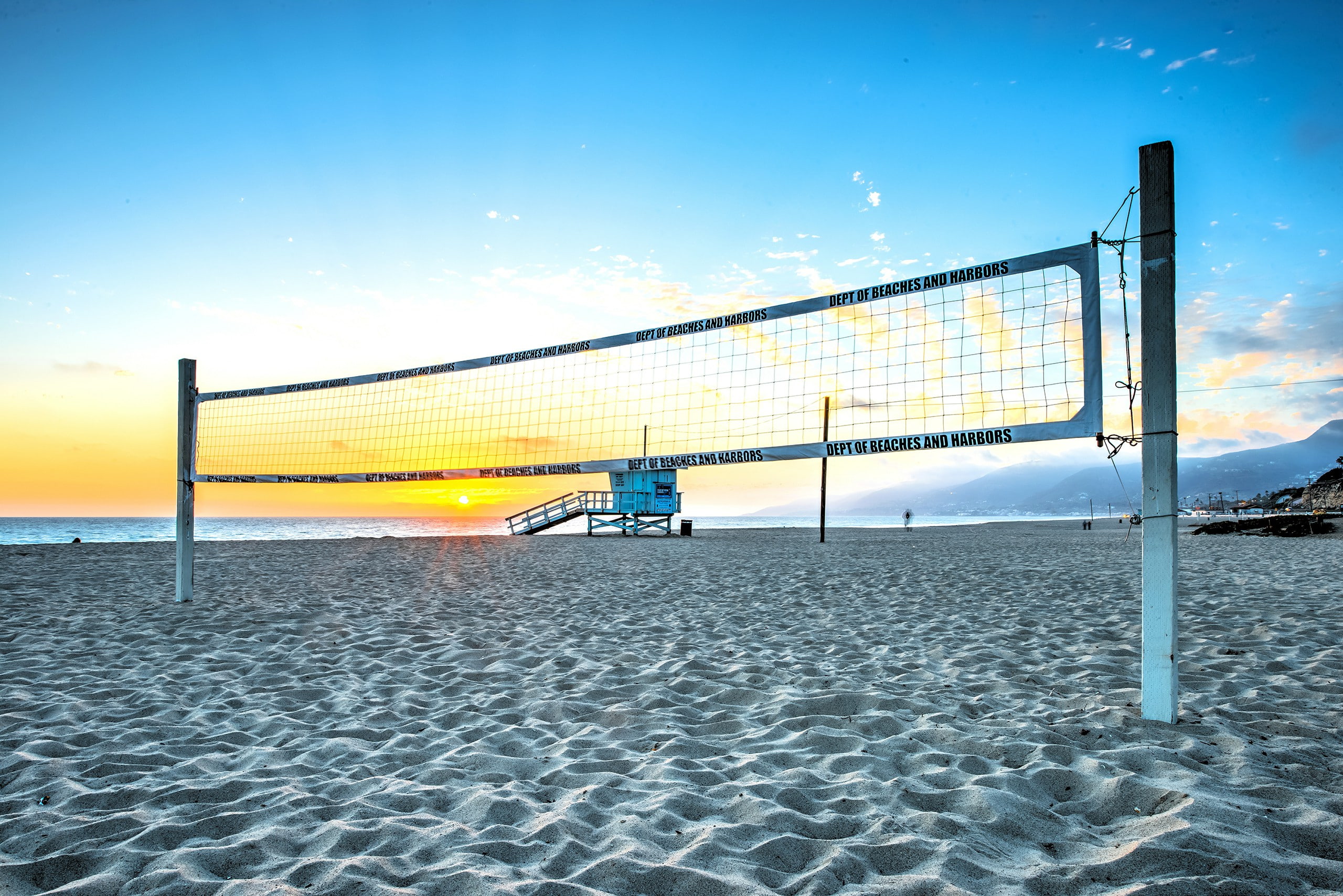 Volleyball on beach Net 2k