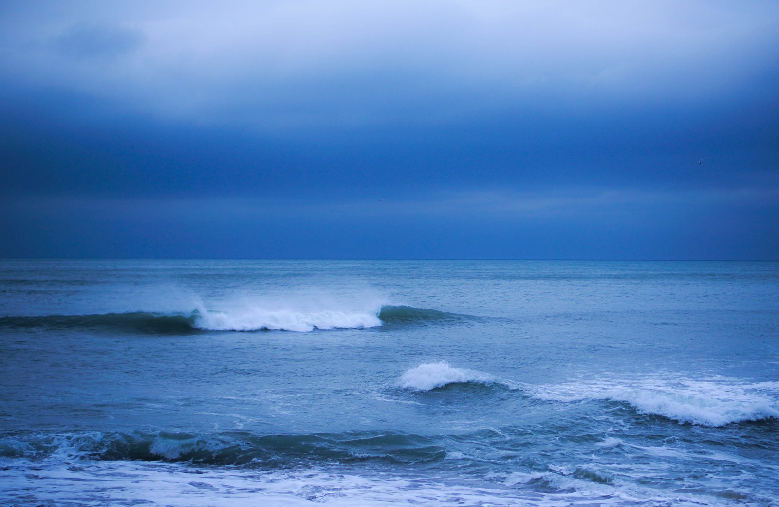 aerial photography of ocean waves during daytime Evening sea 2k 4k 5k