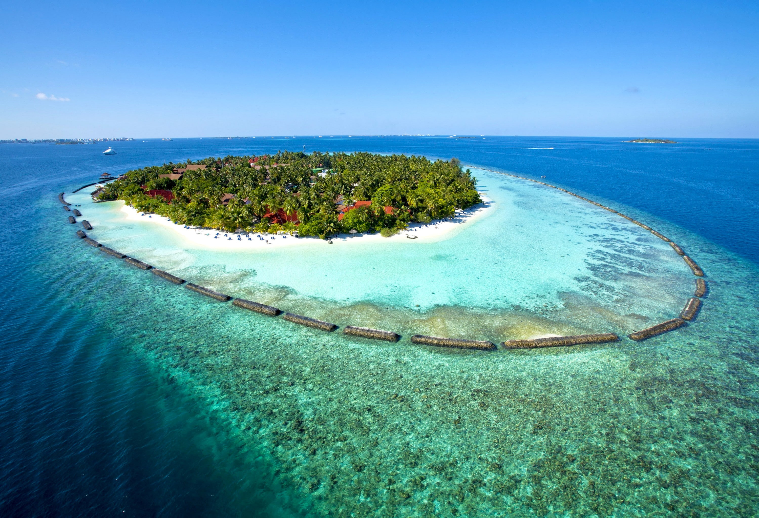 beach landscape Maldives 2k