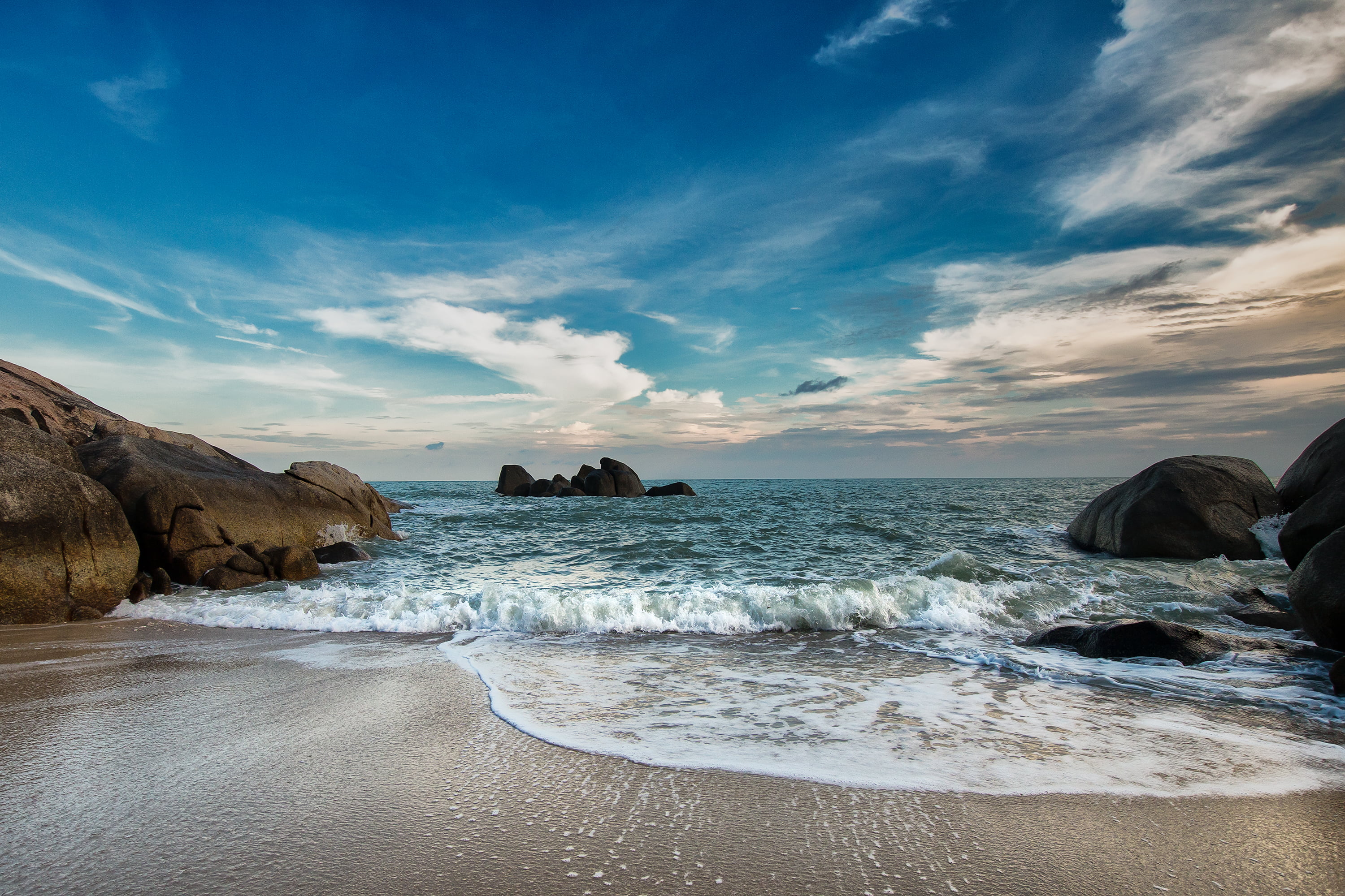 landscape photography of sea wave during day time koh samui 2k
