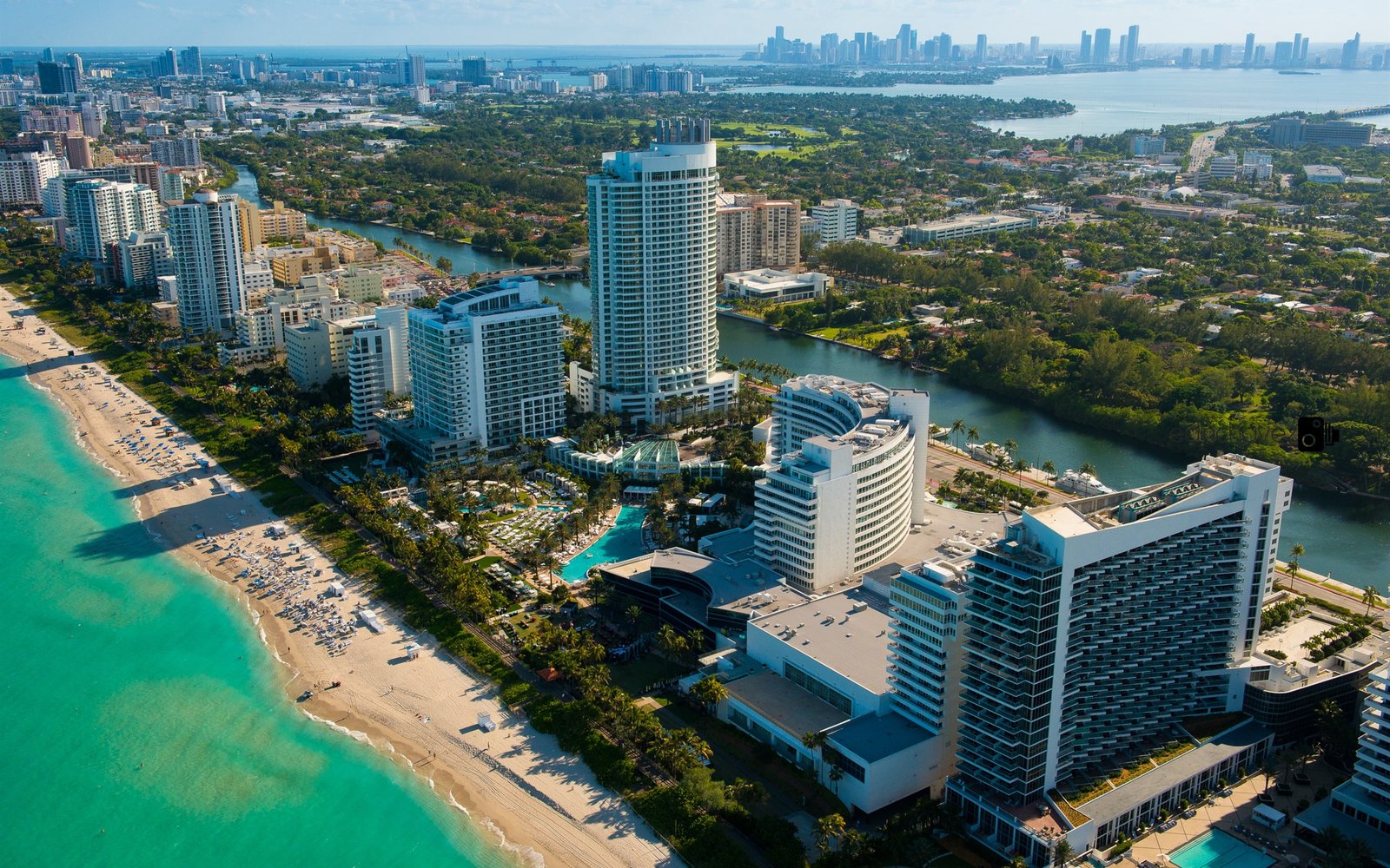 Miami Florida USA city scenery skyscrapers beach sea river 2k