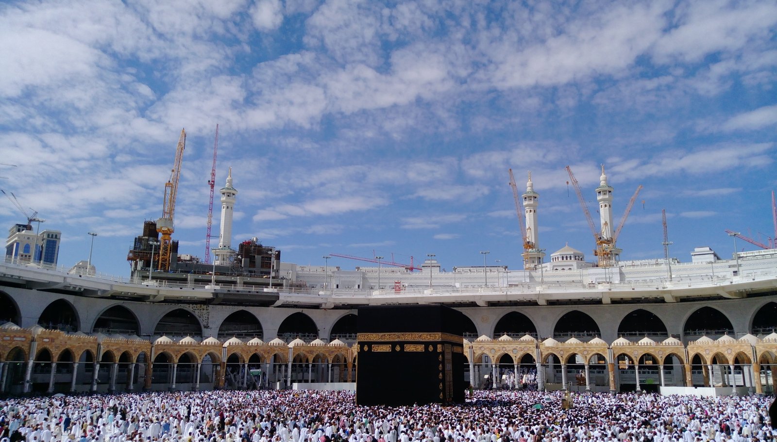 photo of people gather at Kabba Mecca kaba kaaba love baytullah 2k 4k
