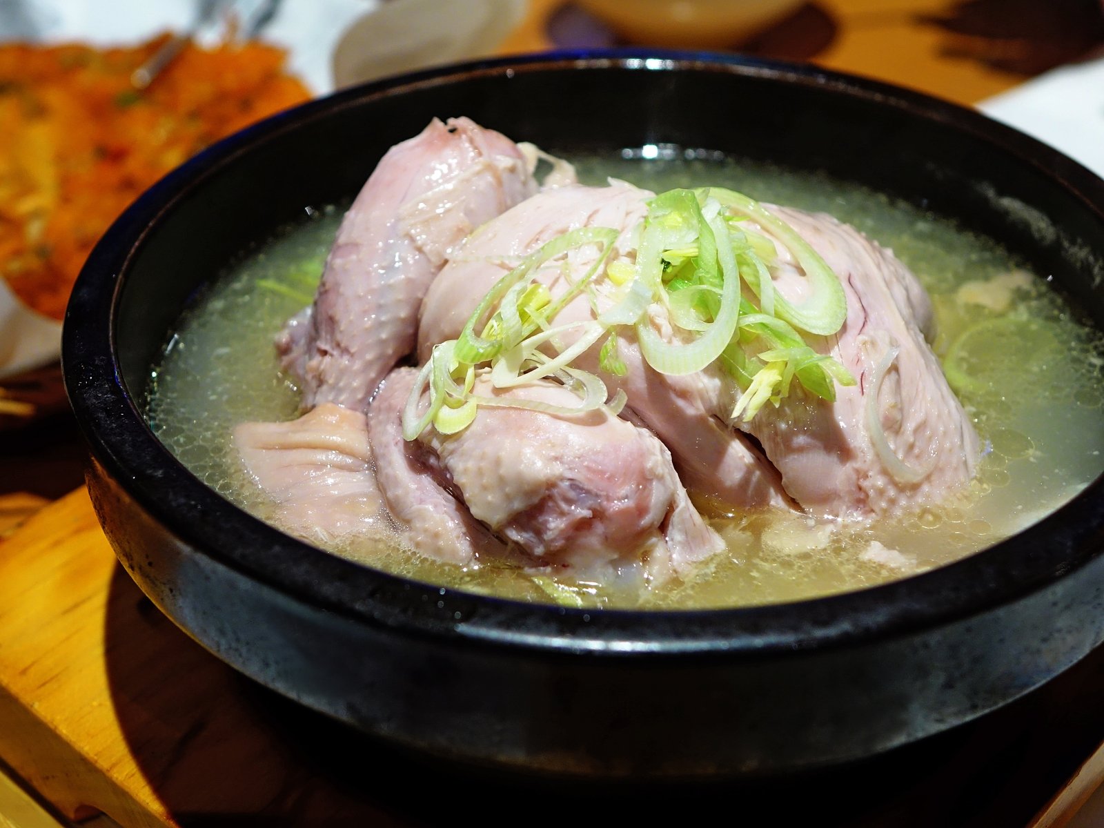 chicken soup on black pot ginseng korea asia cooking food 2k 4k 5k