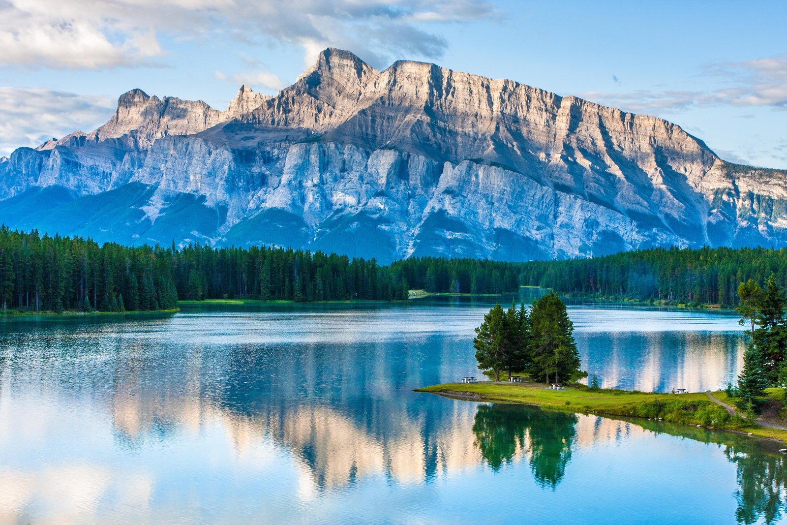 body of water mountains nature lake trees reflection blue 2k 4k