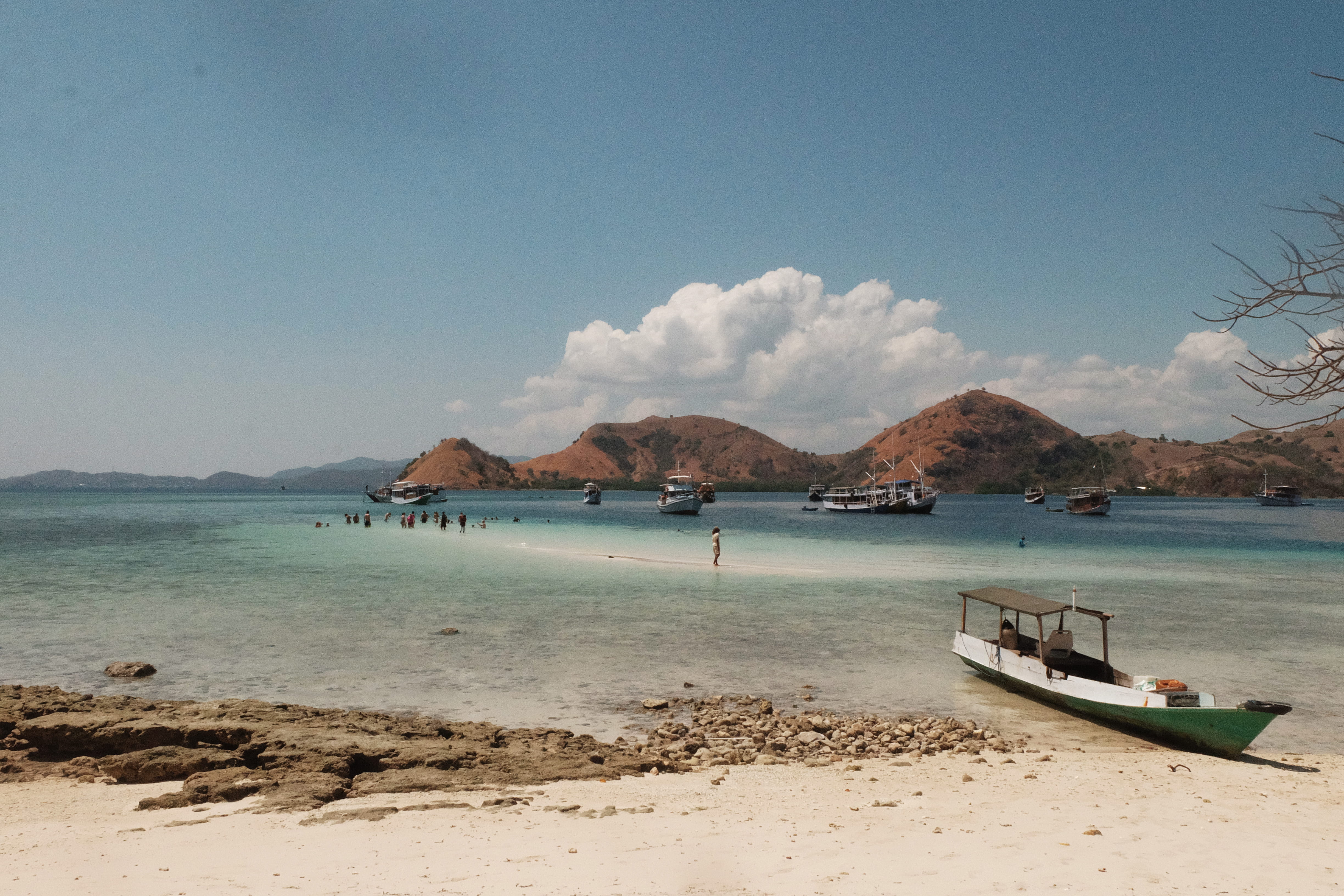 indonesia flores island beach pulau kelor komodo travel 2k 4k 5k