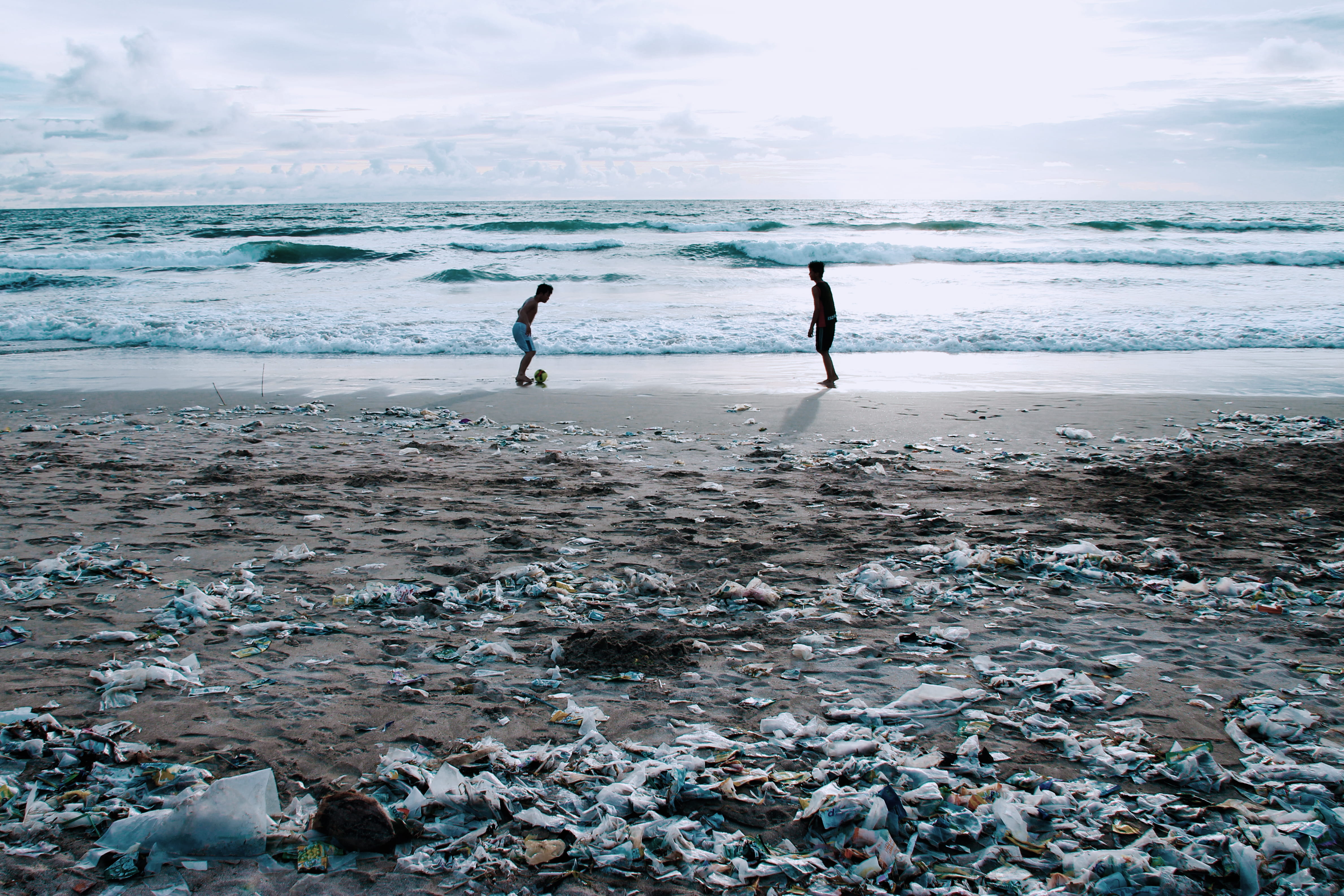 indonesia kuta beach litter sea bali playing football 2k 4k 5k