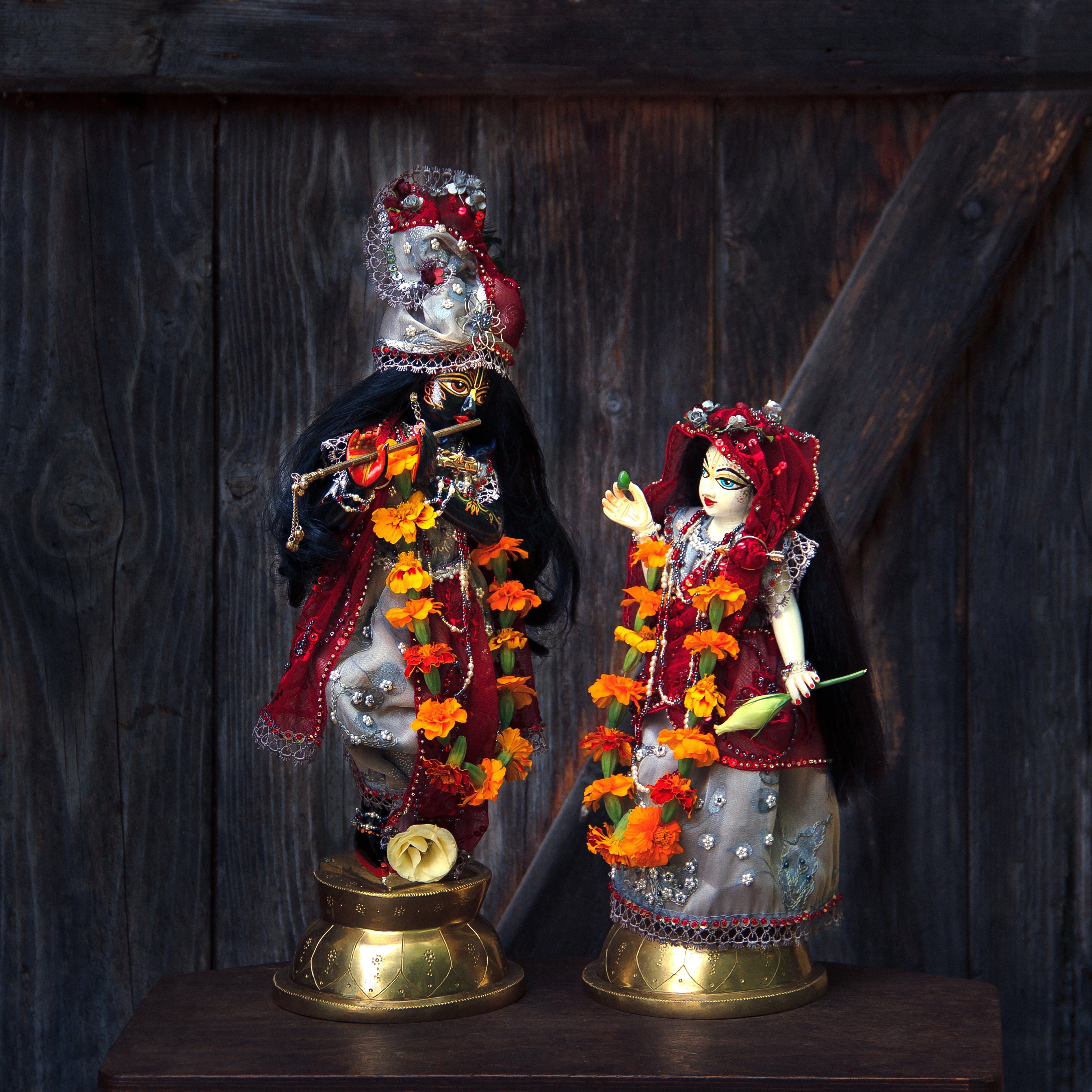 red and black dressed dolls krishna murti god hindu indian 2k 4k