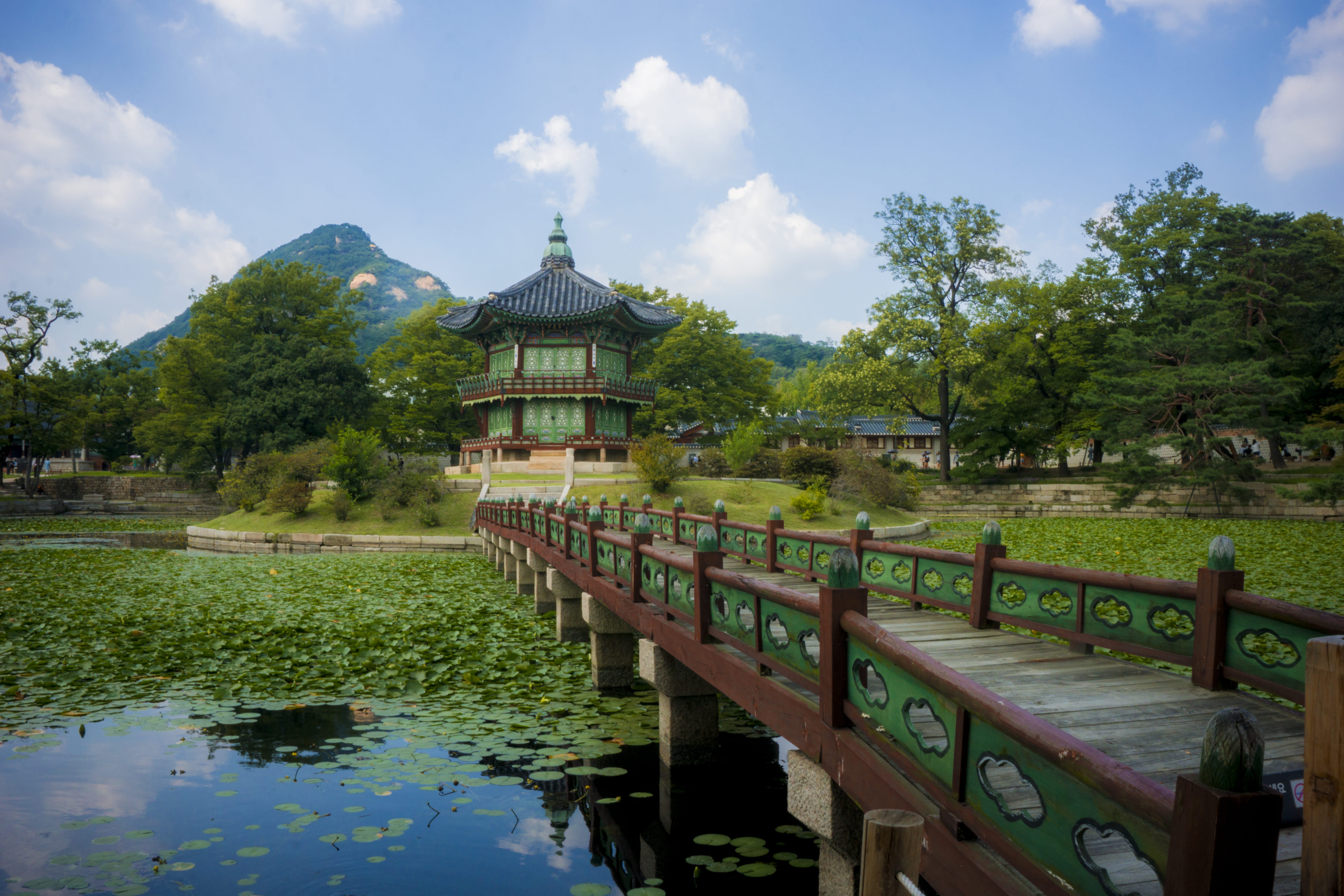 south korea gyeongbokgung palace scenery mountain pond 2k 4k 5k