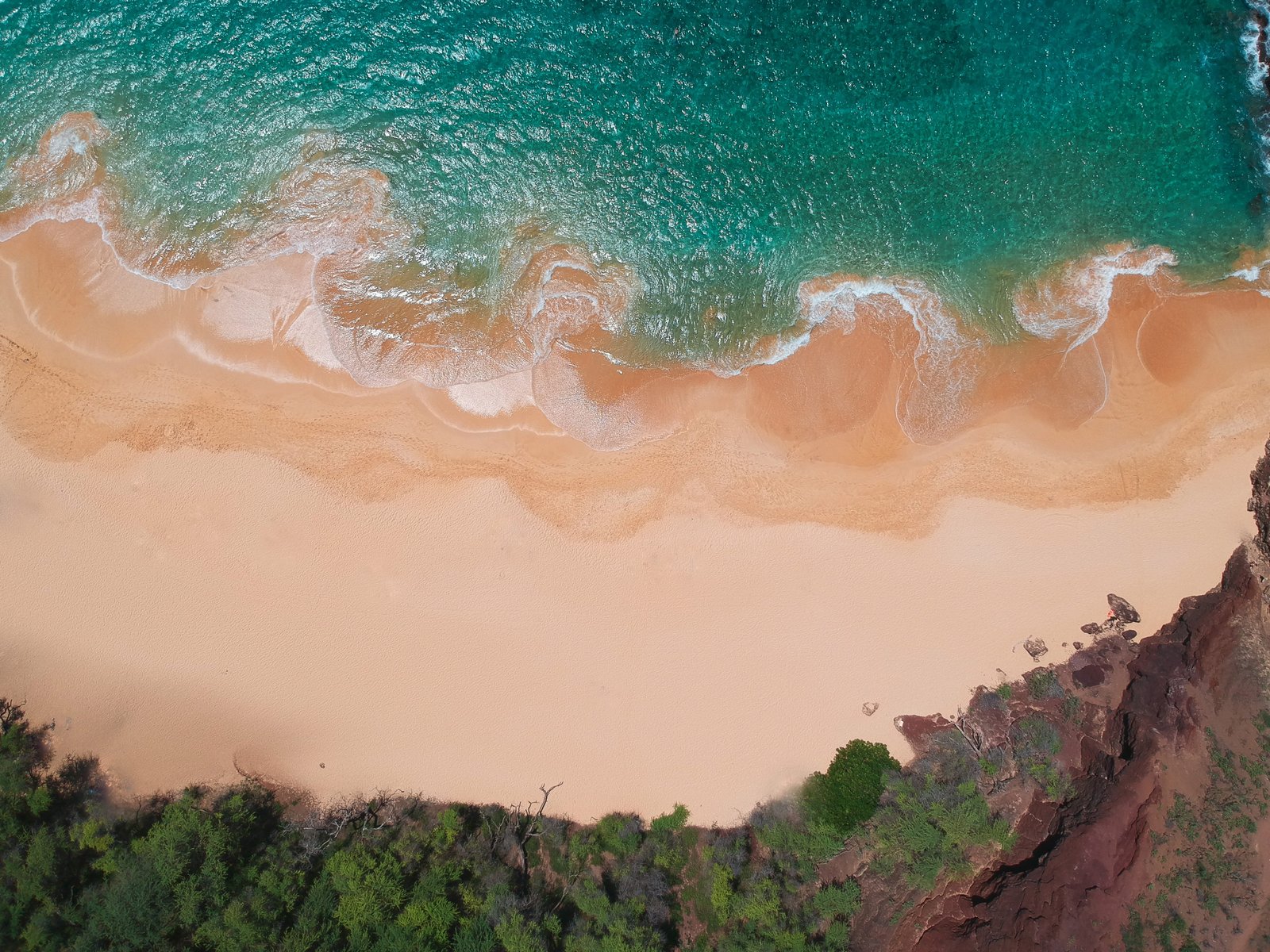 aerial view of seashore beach coast topdown sand green water 2k 4k