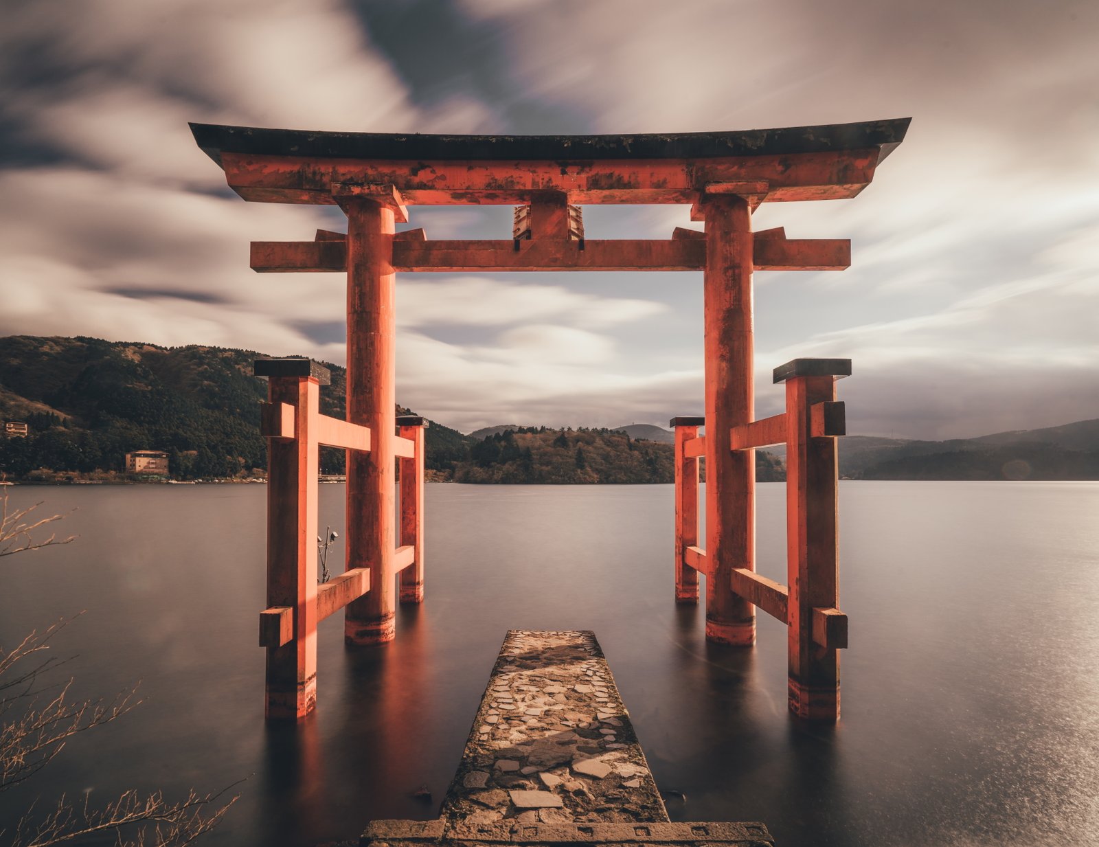 brown and black Torii Tianshu Liu Hakone Japan landscape 2k 4k 5k