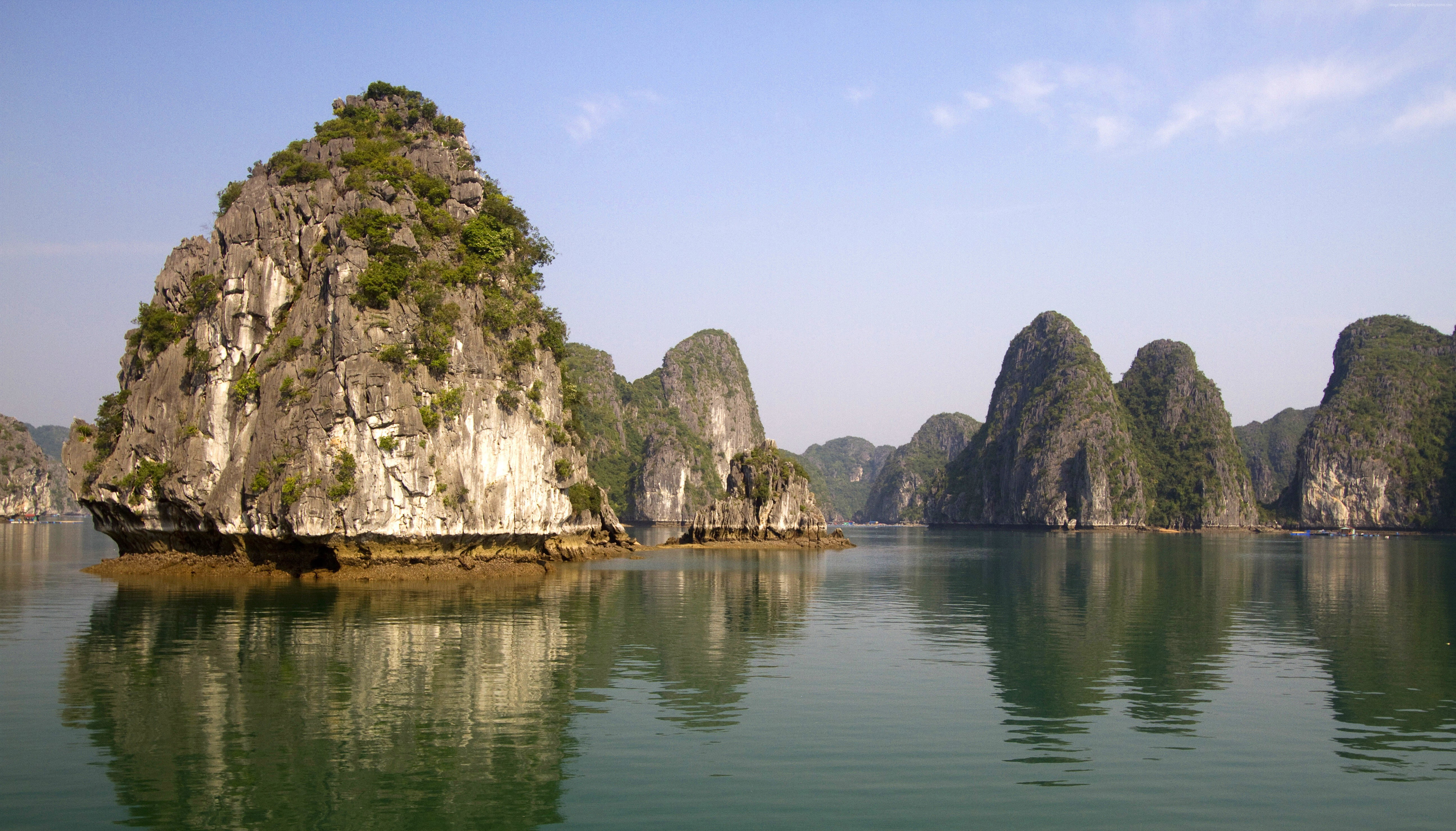 Vietnam travel Halong Bay mountains cruises rest 2k 4k 5k